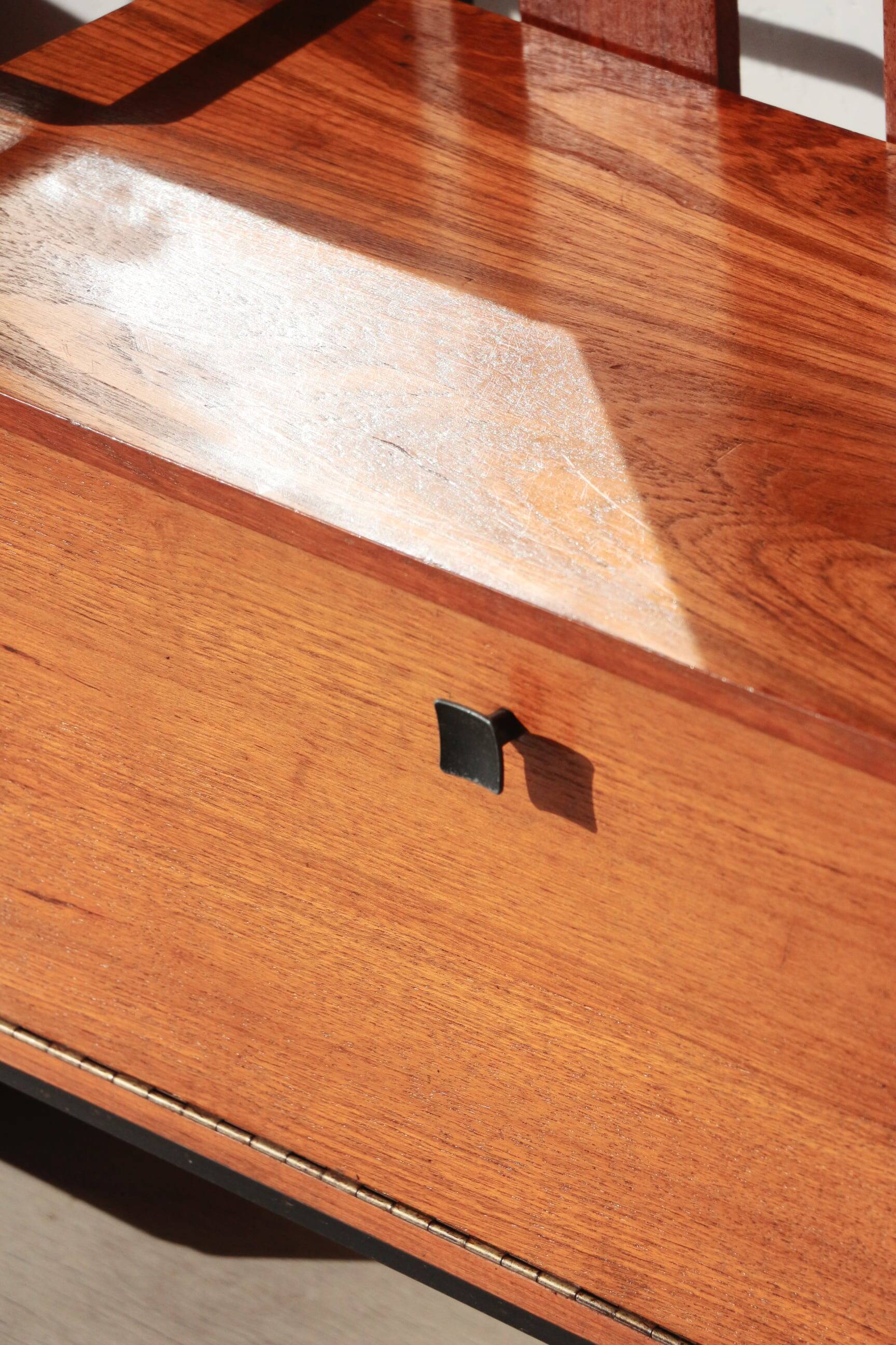 Vestiaire d’entrée vintage – Meuble à patères, miroir et rangements