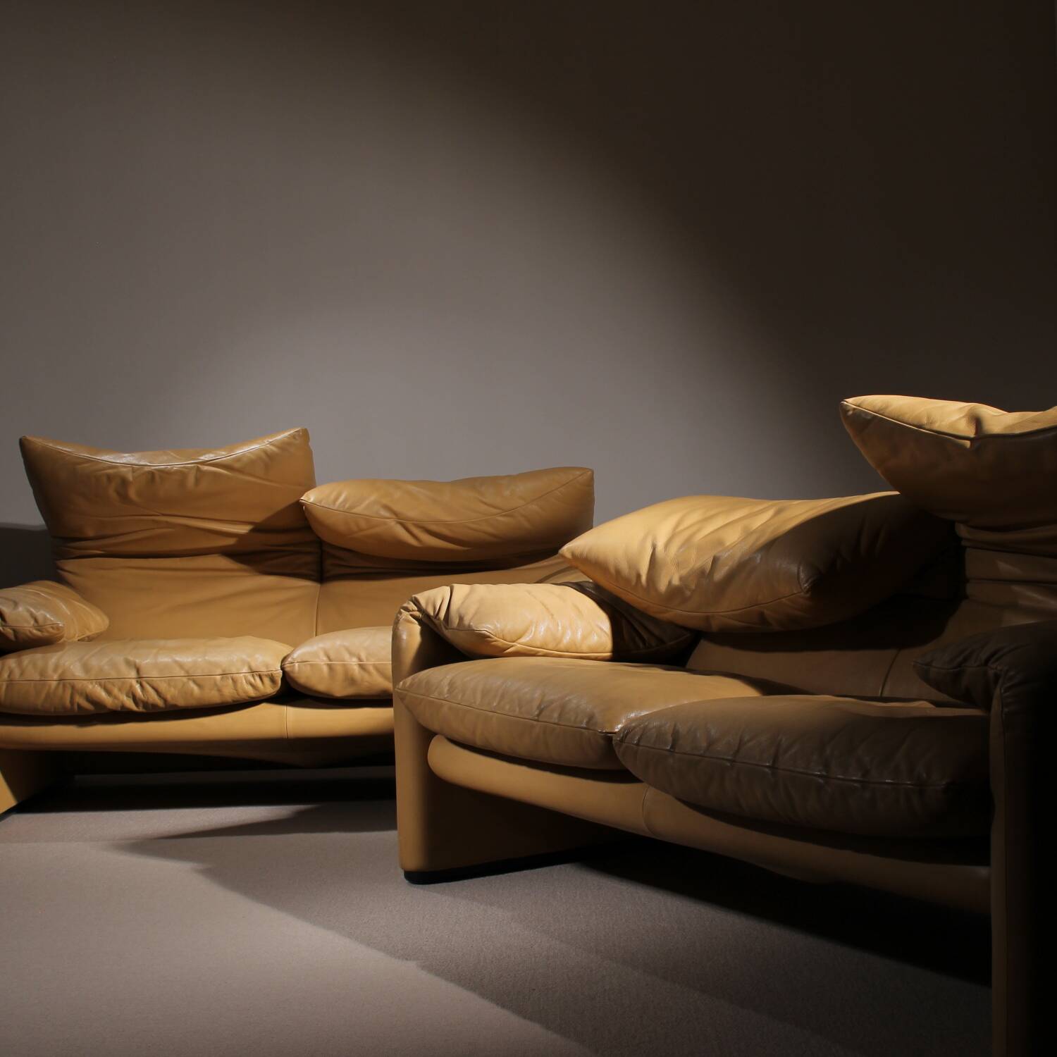 Leather Seating Group ‚Maralunga‘ by Vico Magistretti for Cassina
