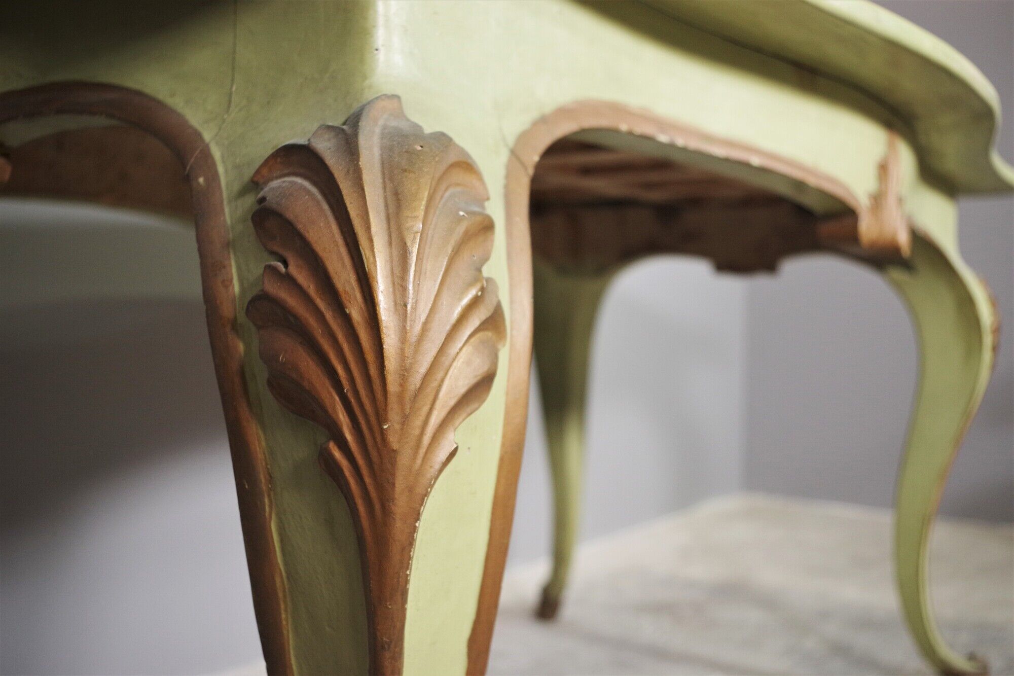 Venetian Baroque salon with table, two armchairs, a bench and a chair, mid-19th century