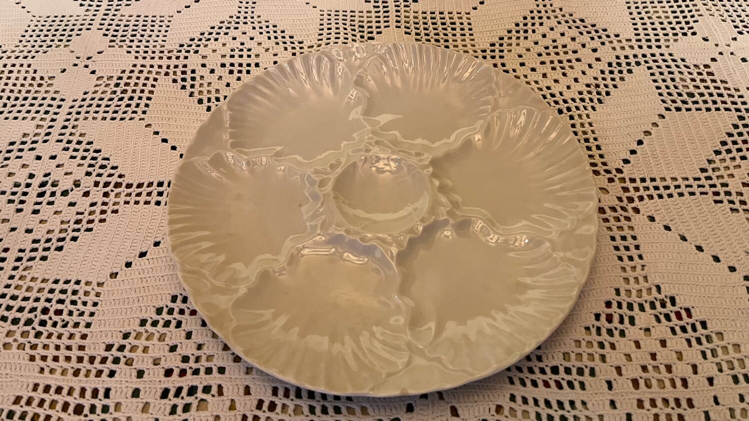 Set of 6 vintage oyster plates