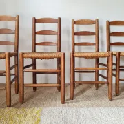 Set of 4 rustic chairs in solid oak and straw.