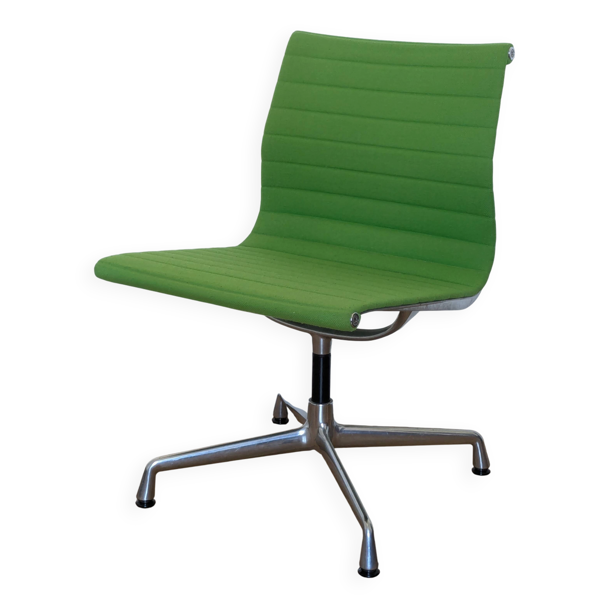 Charles Eames EA 107 swivel chair by Vitra - Green