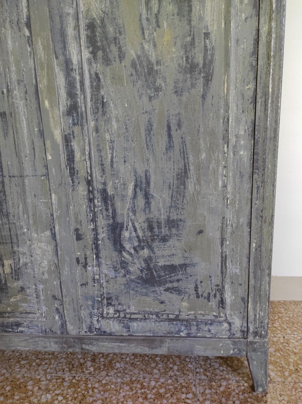 Parisian metallic wardrobe " Bauche "