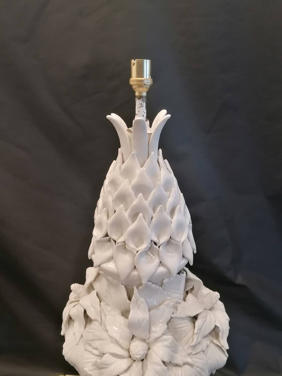 Large ceramic lamp from Manises with floral decoration  
-Circa 1960/1970