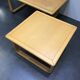 Série de deux tables basses scandinaves en hêtre vernis