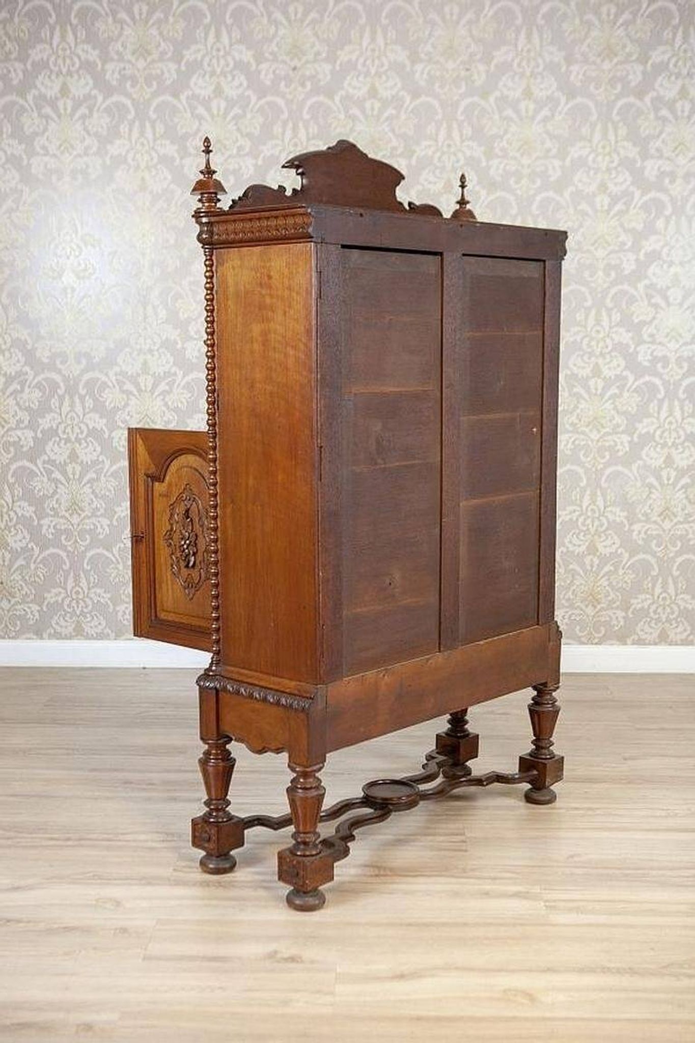 Cabinet de style Renaissance Revival en noyer, 1900