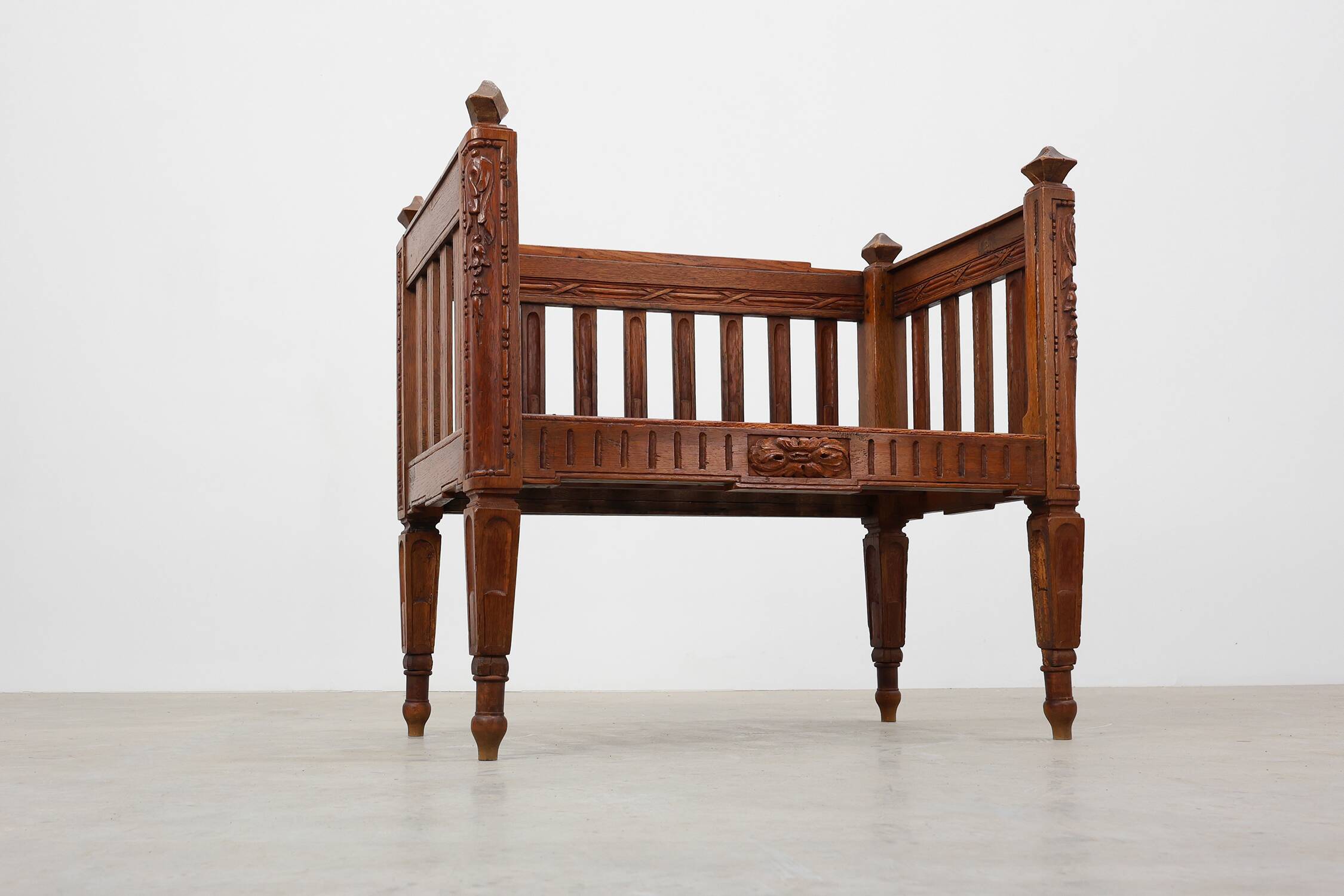 Large Arts & Crafts oak side chair, Belgium ca. 1915