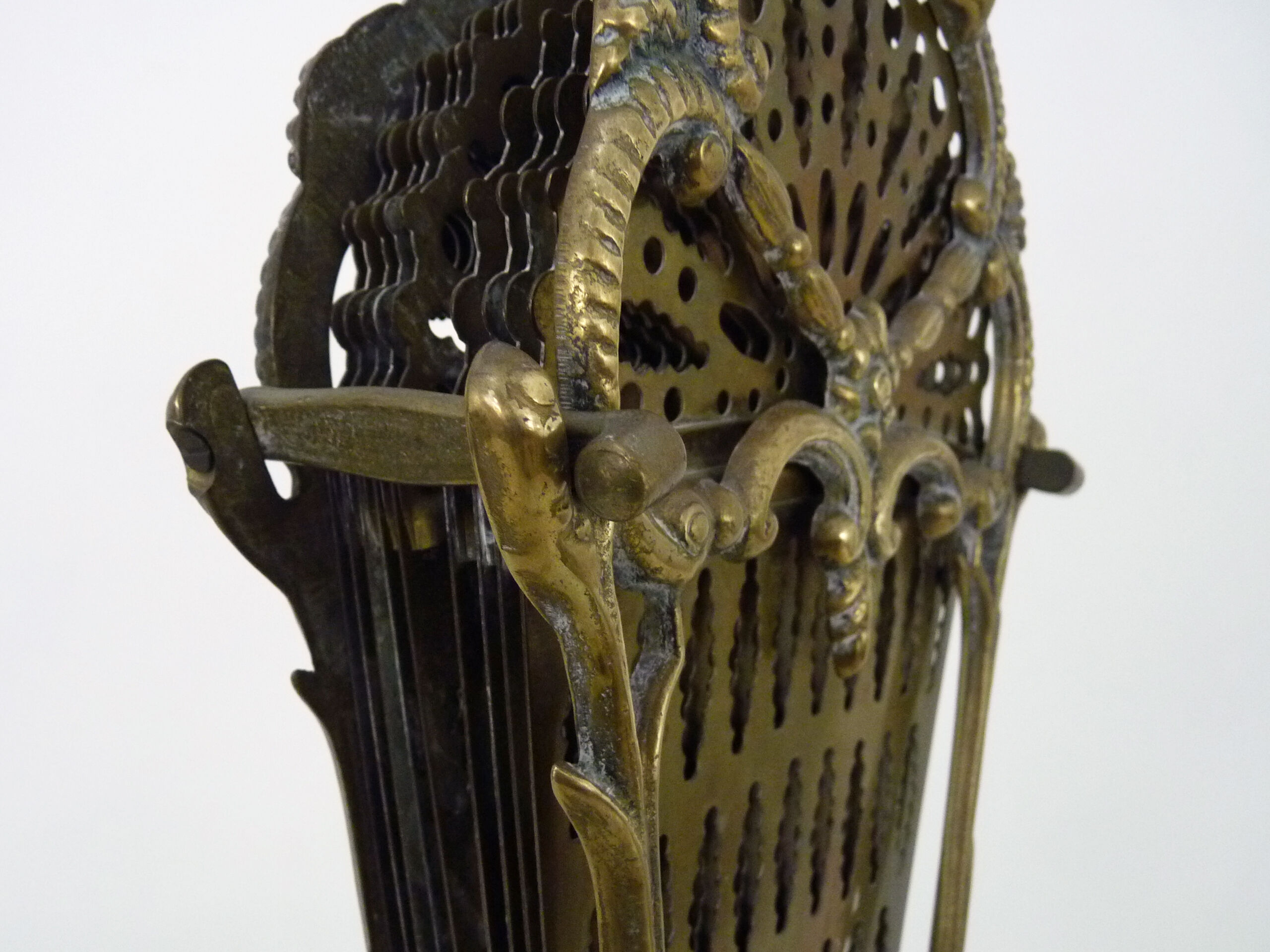 Old chimney fire barrier in fan. Gilded bronze. XIXth