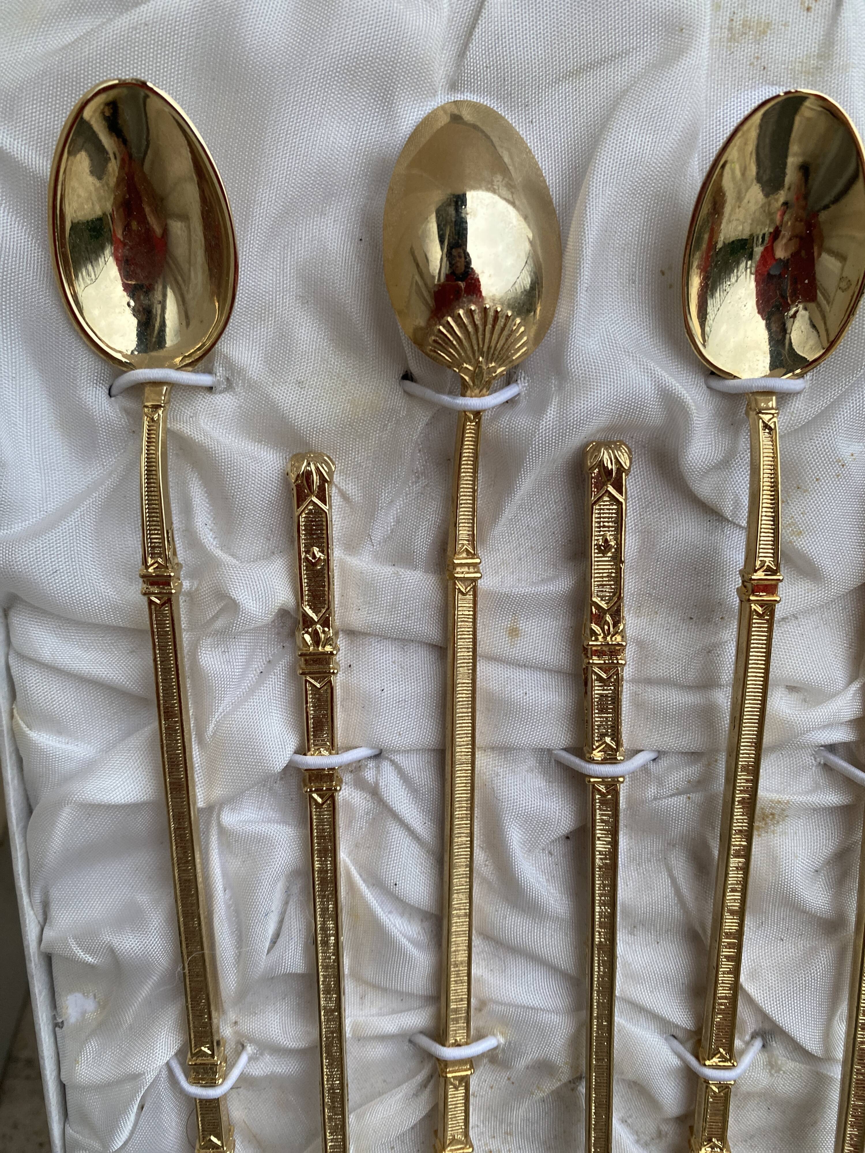 6 golden teaspoons/tea spoons