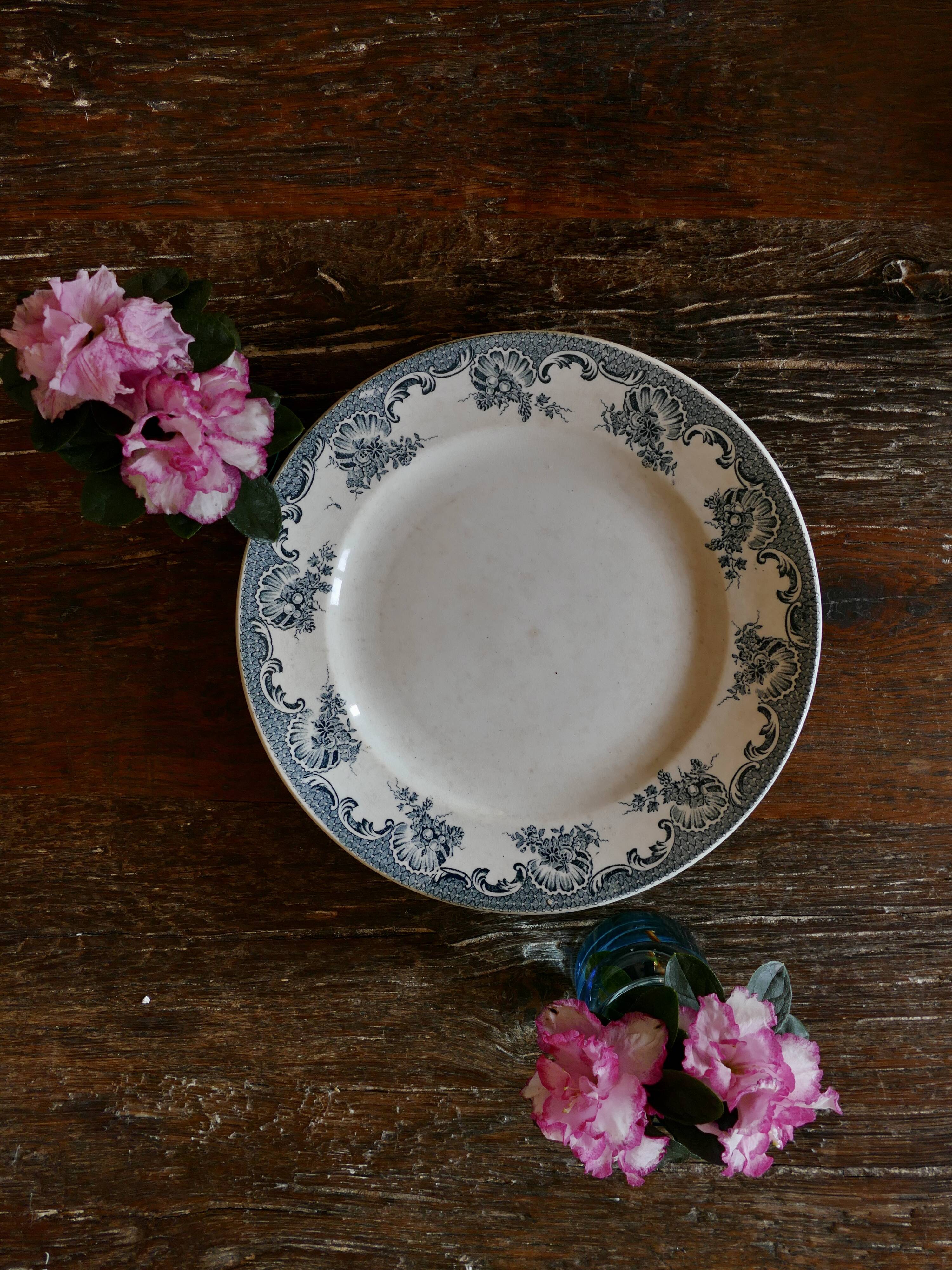 Round ironstone dish