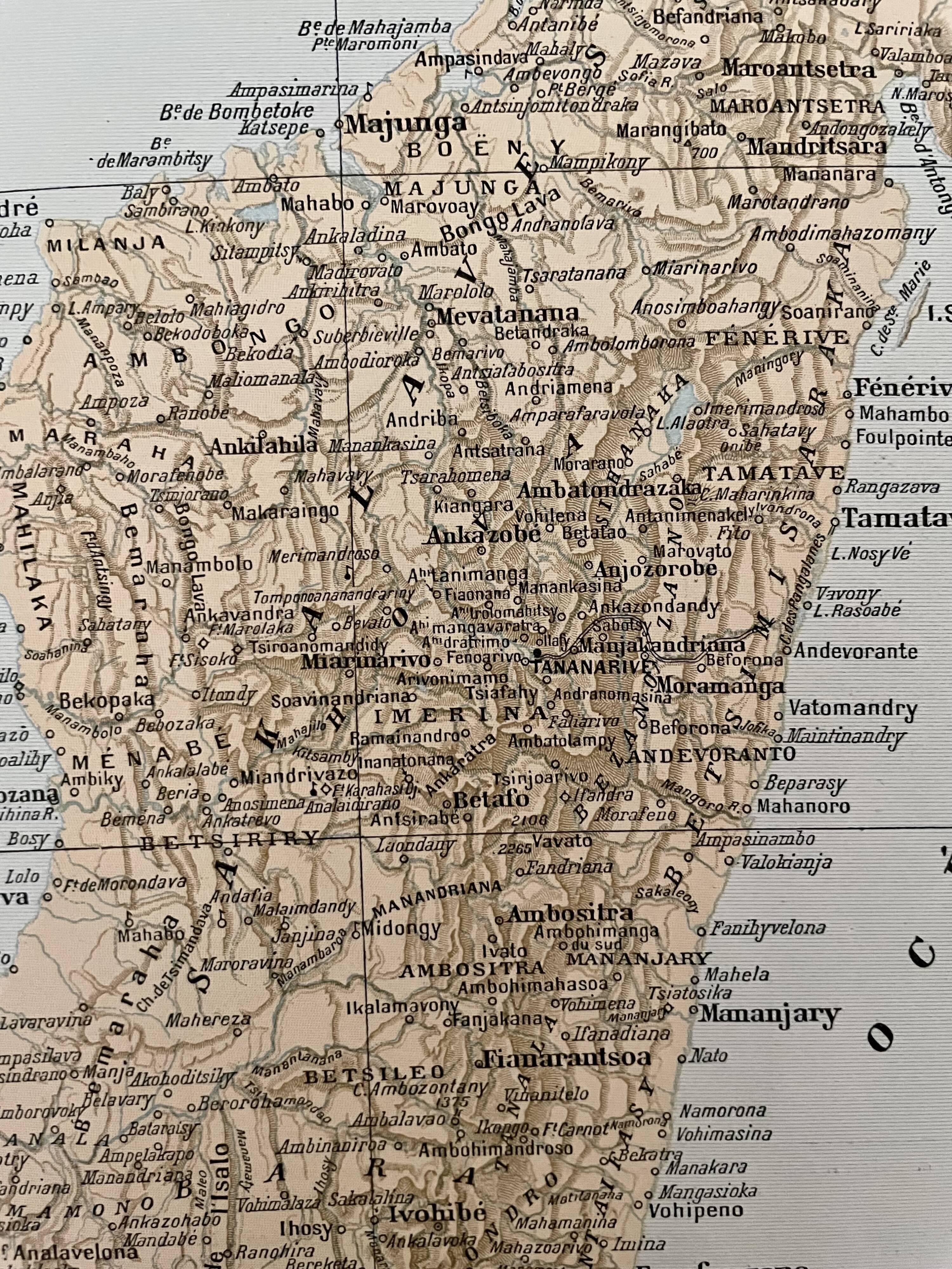 Lithograph and map on Madagascar from 1897