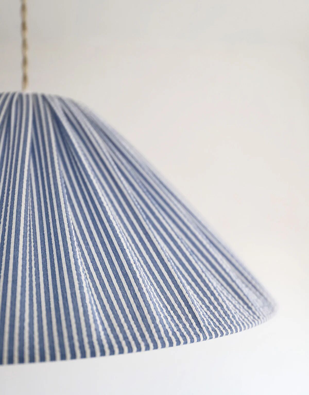 Conical suspension fine stripes Malala "marine"
