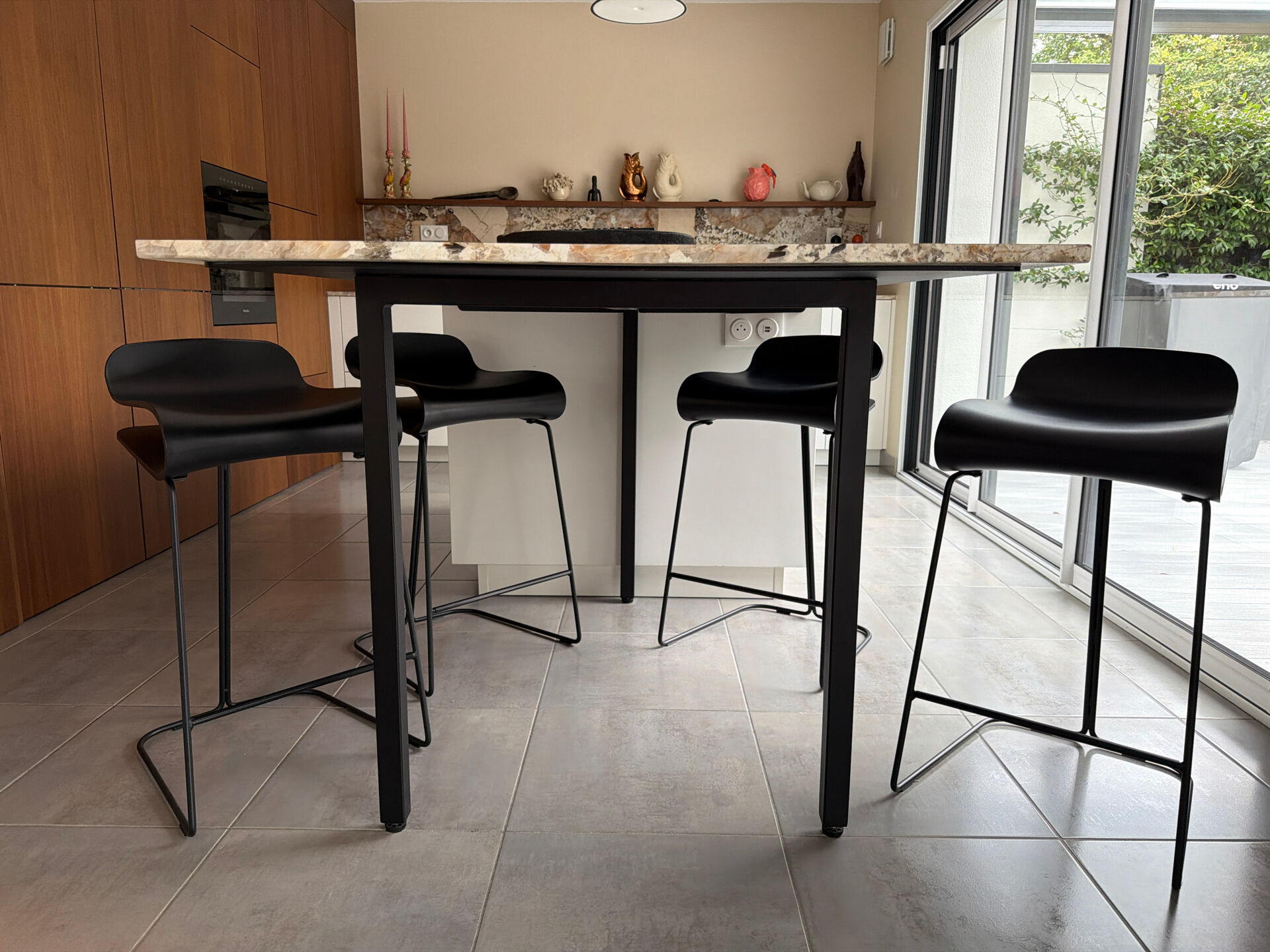 4 tabourets design BCN noirs