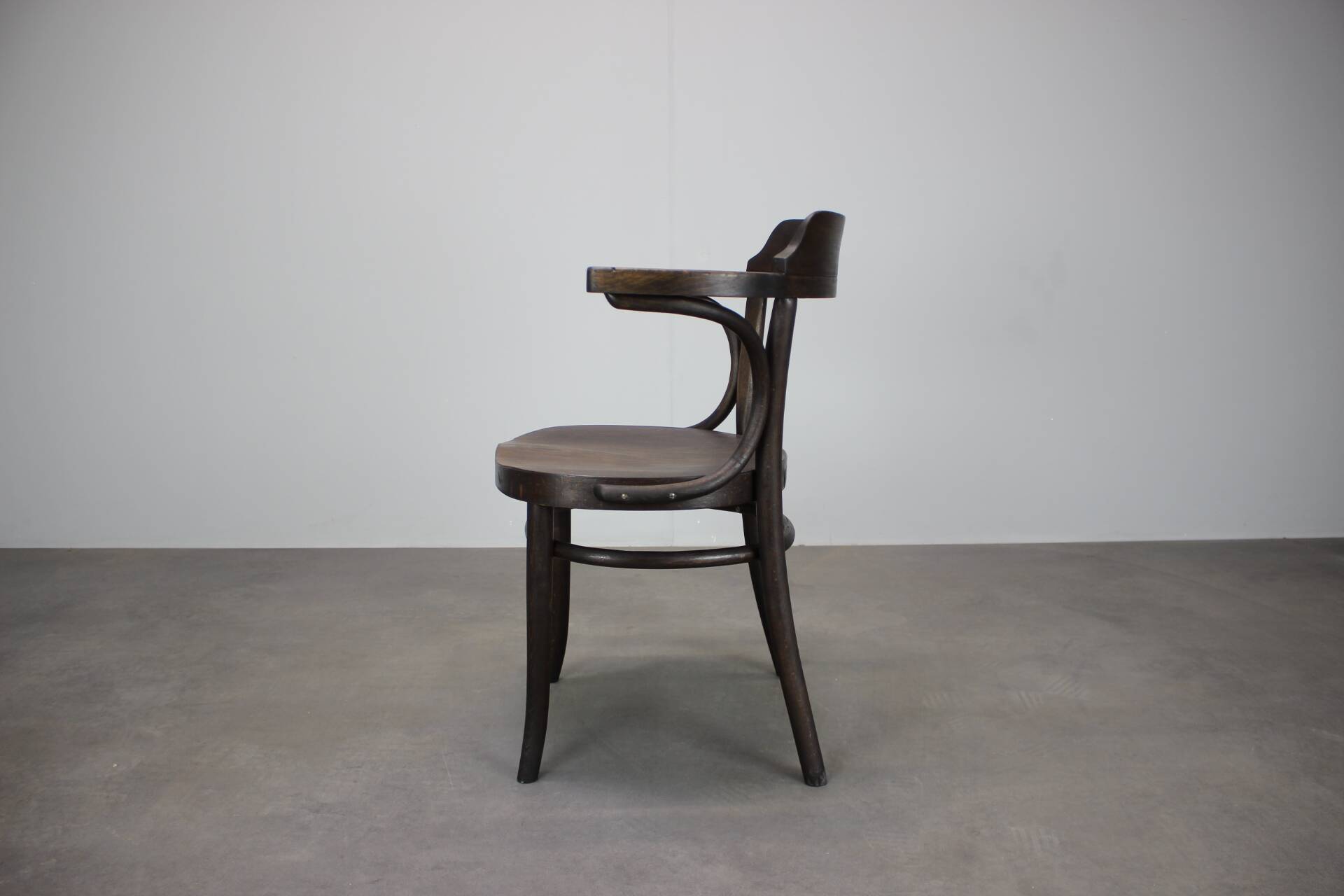 Vintage B3 armchair in bent wood, Czechoslovakia, 1920s