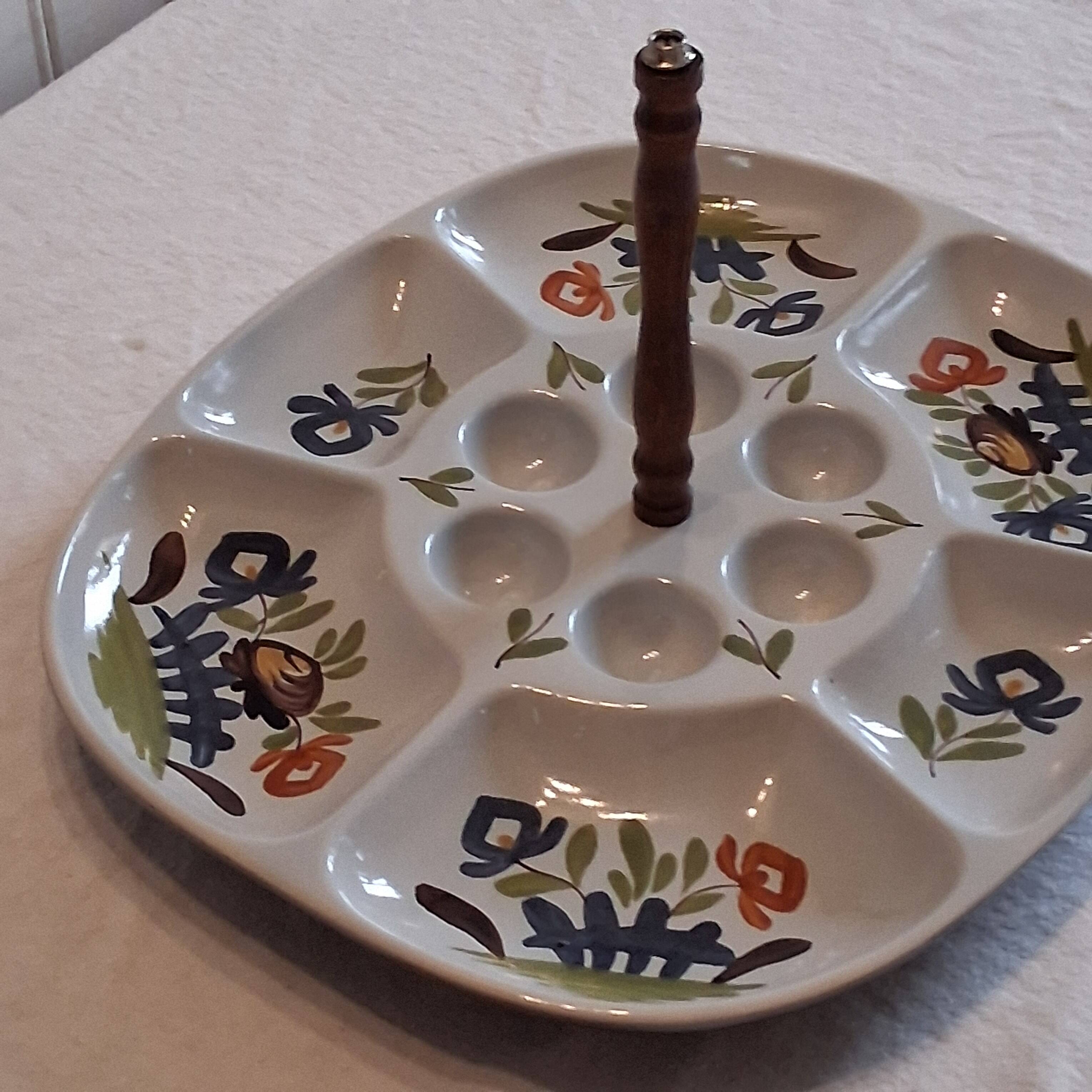 Very nice serving dish for crudités/appetisers in ceramic in very good condition.