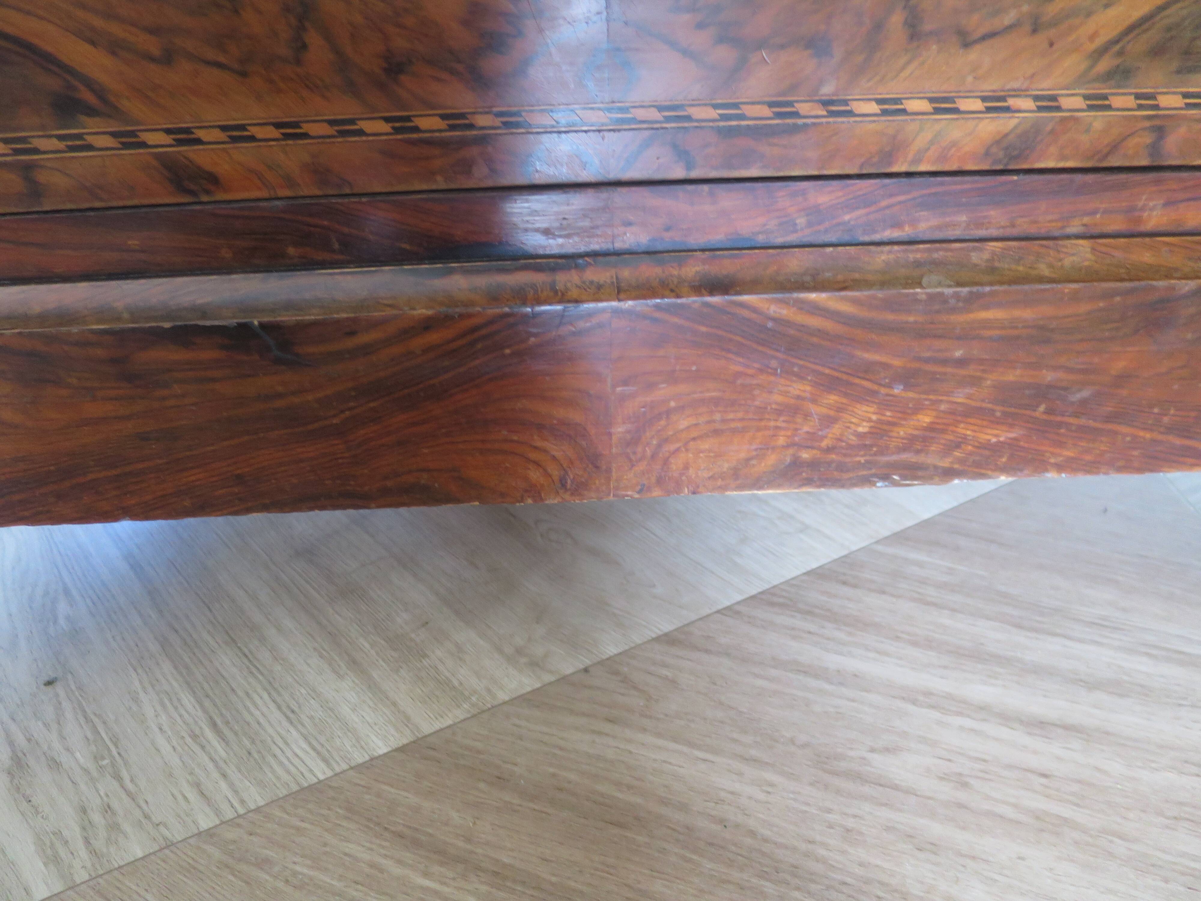 Antique oak burr chest of drawers - 4 drawers - marquetry inlay from the early 21st century