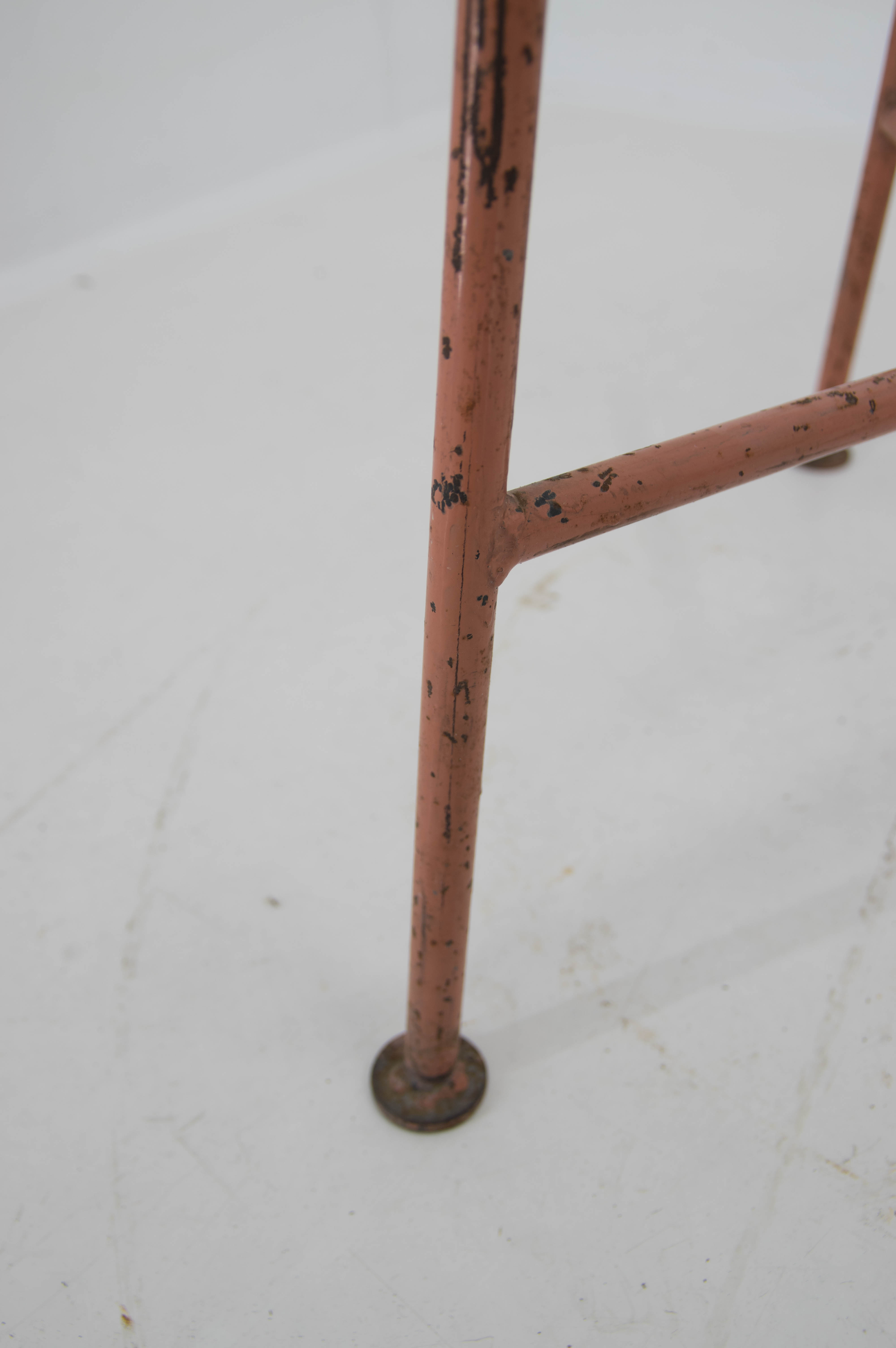 Bauhaus industrial pink coat stand, 1920s