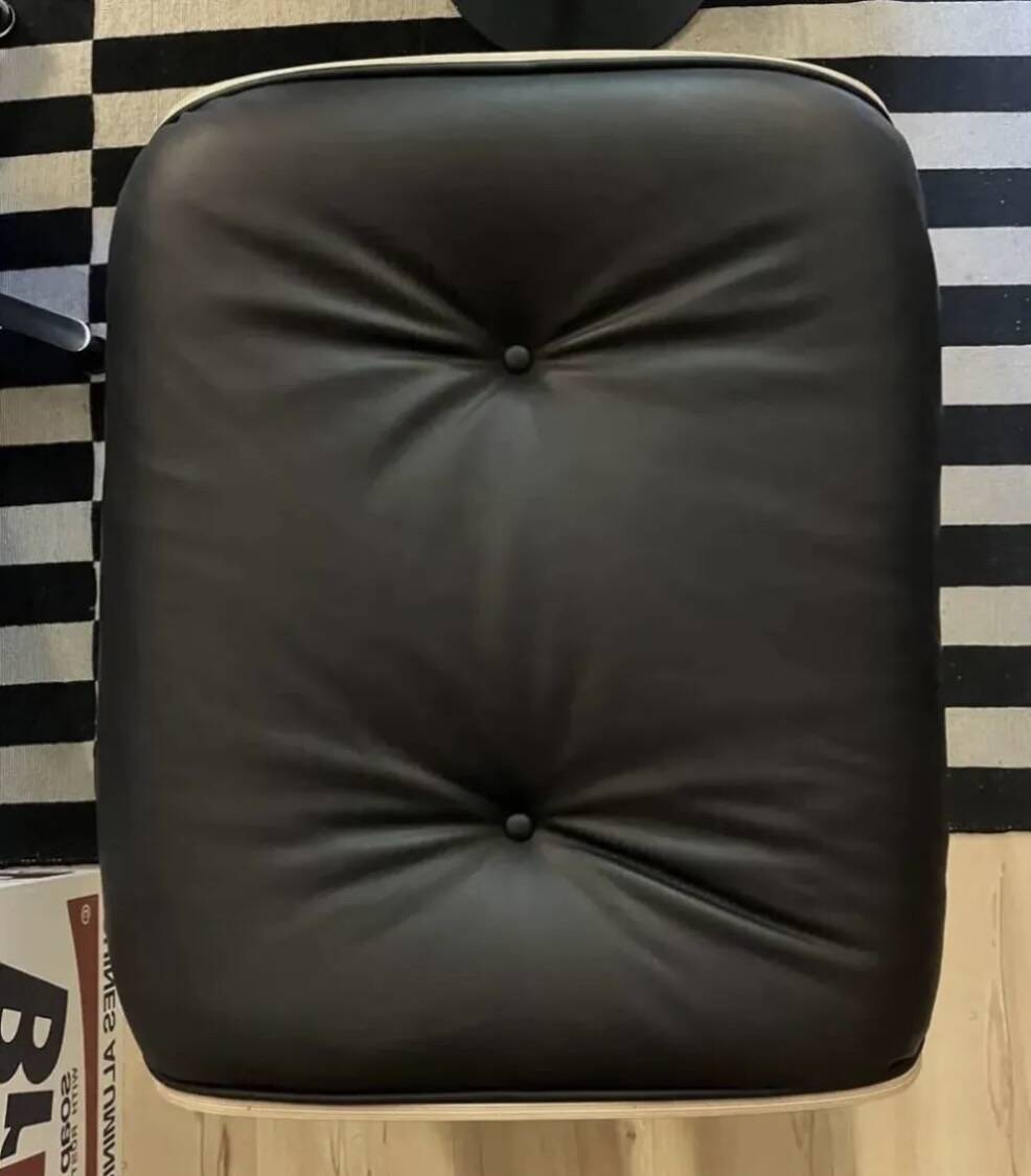 Fauteuil et ottoman Charles et ray eames