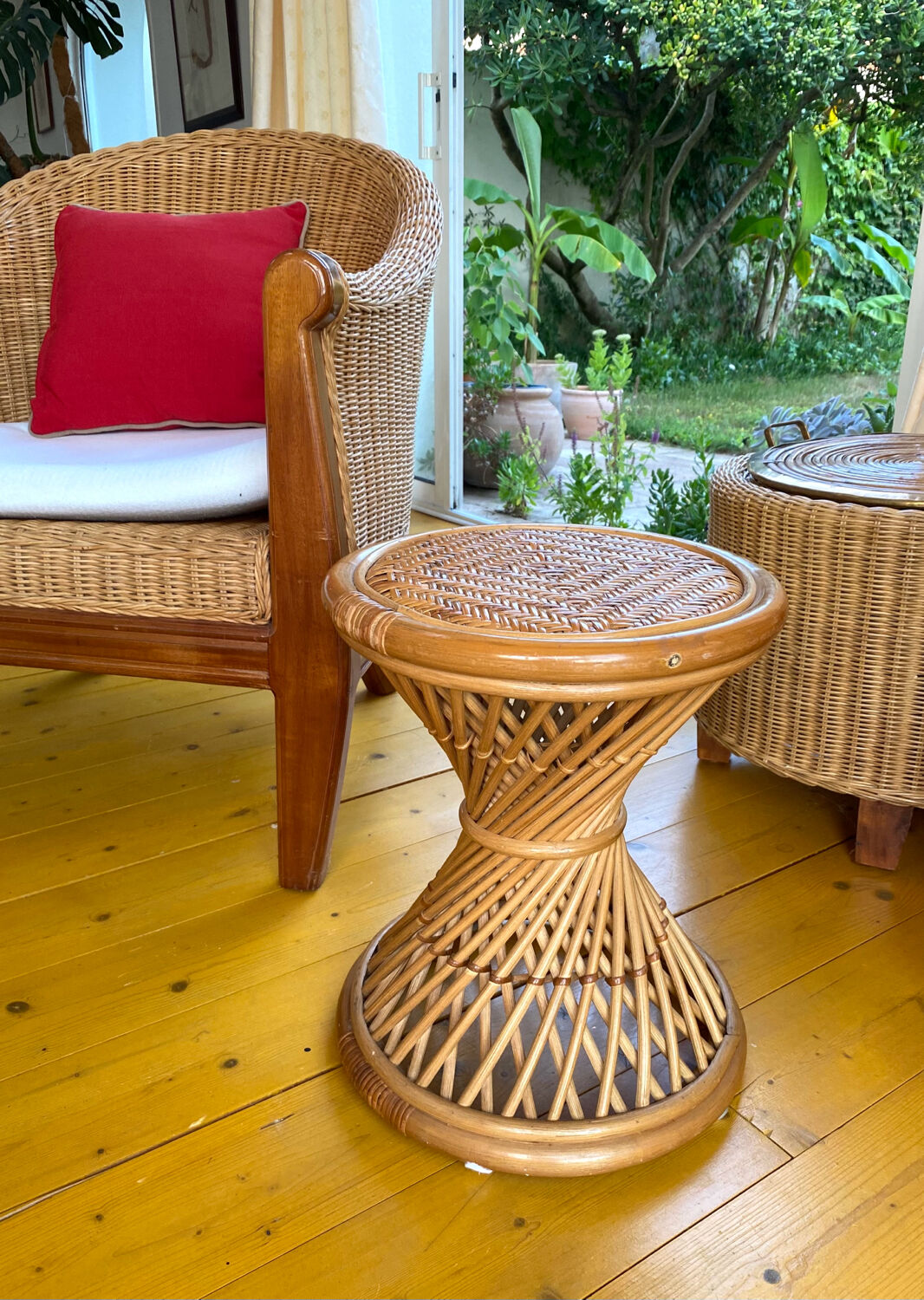 Rattan harness diabolo stool