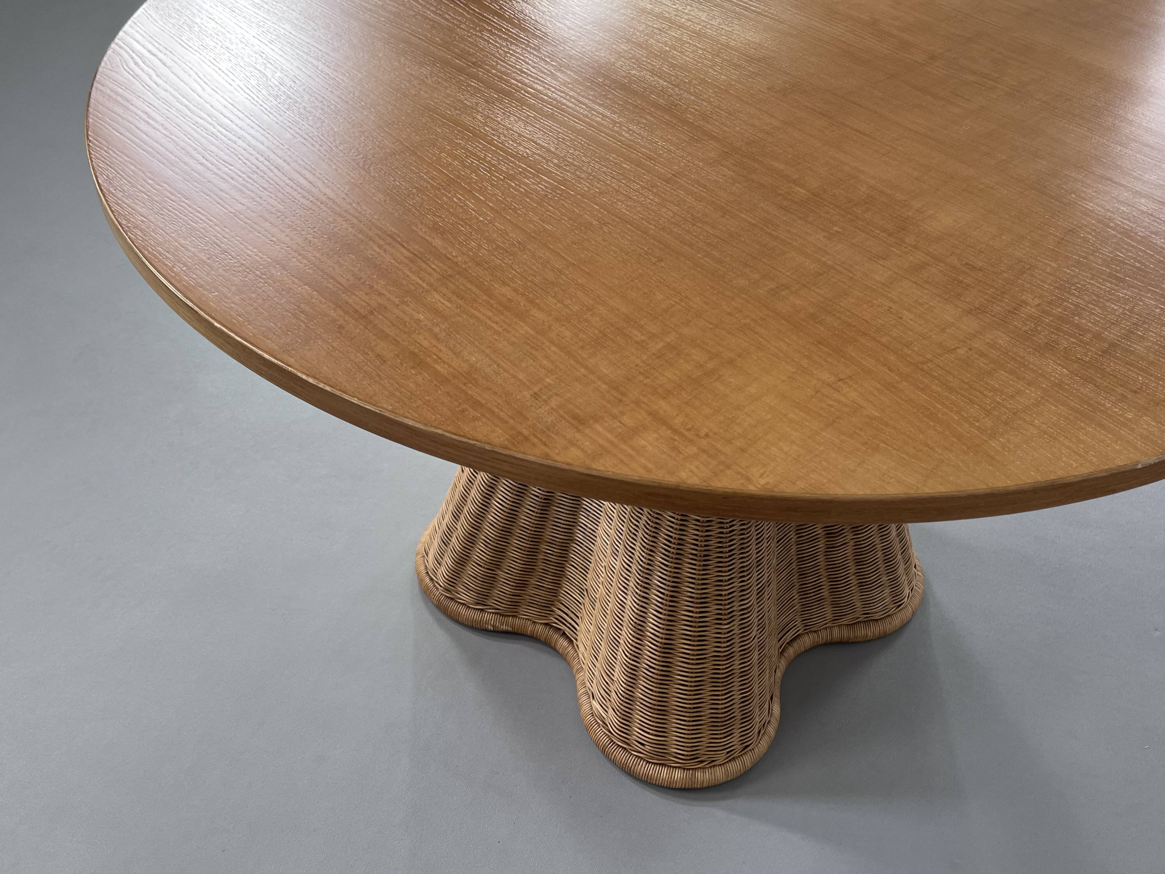 Italian design round table in wood and rattan