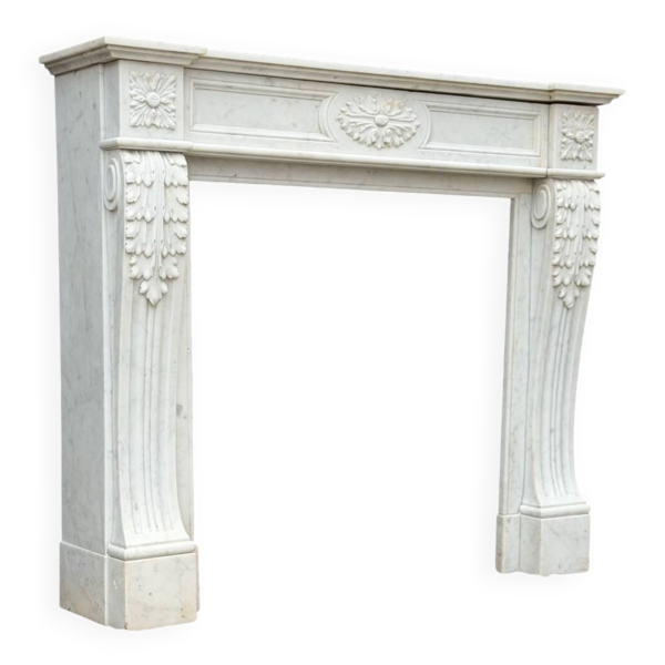 Cheminée de style Louis XVI en marbre de Carrare vers 1880
