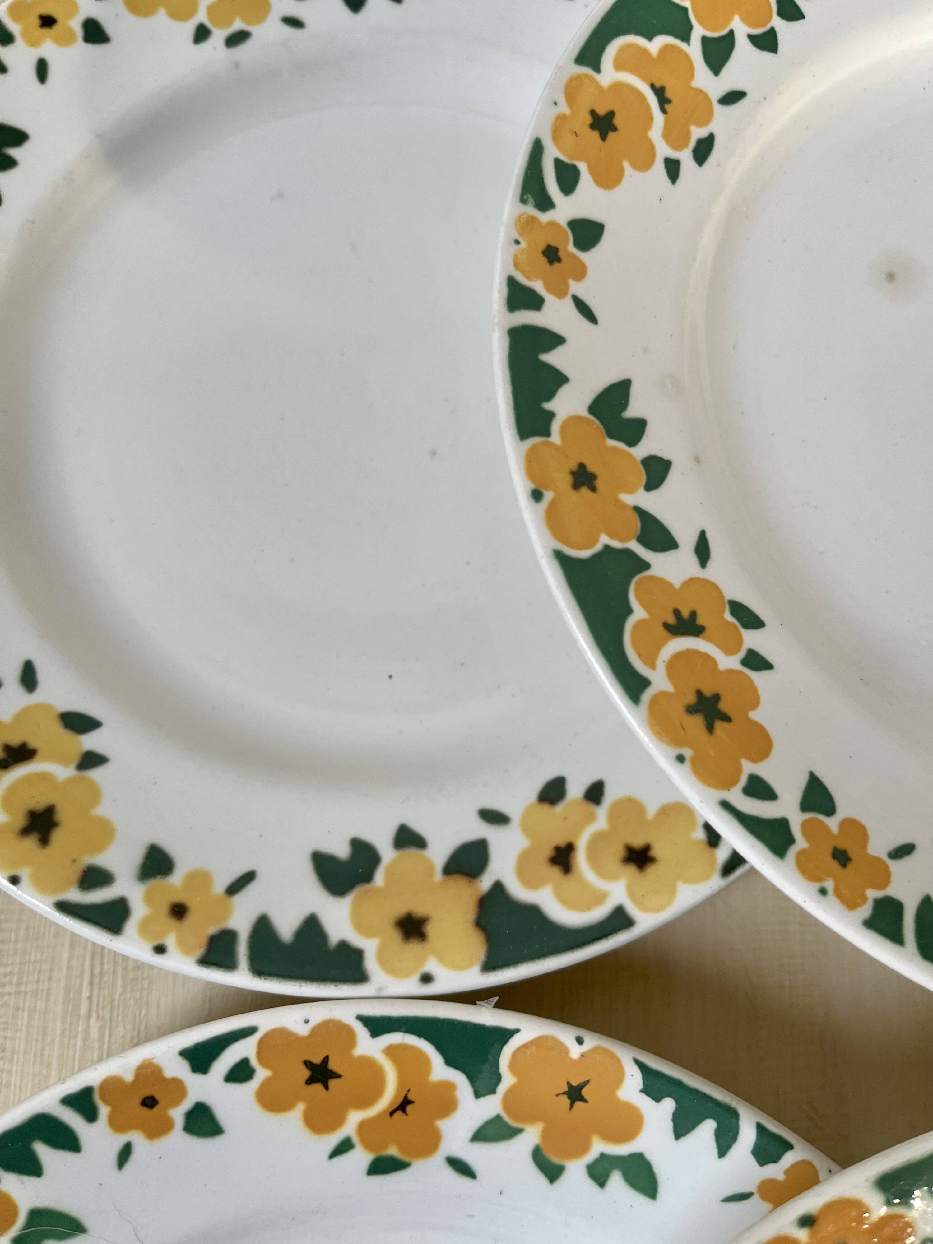 Set of 6 vintage buttercup model plates from Sarreguemines