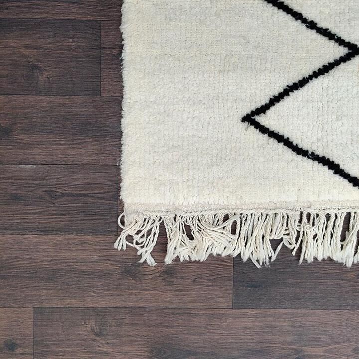 Carpet berbere Beni Ouarain black diamonds  100 X 160 cm