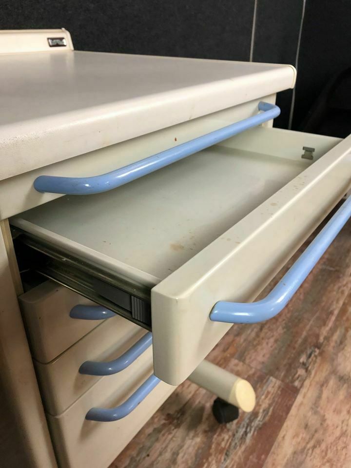 Dentist's furniture of the 50s in sheet metal brand Tavom.