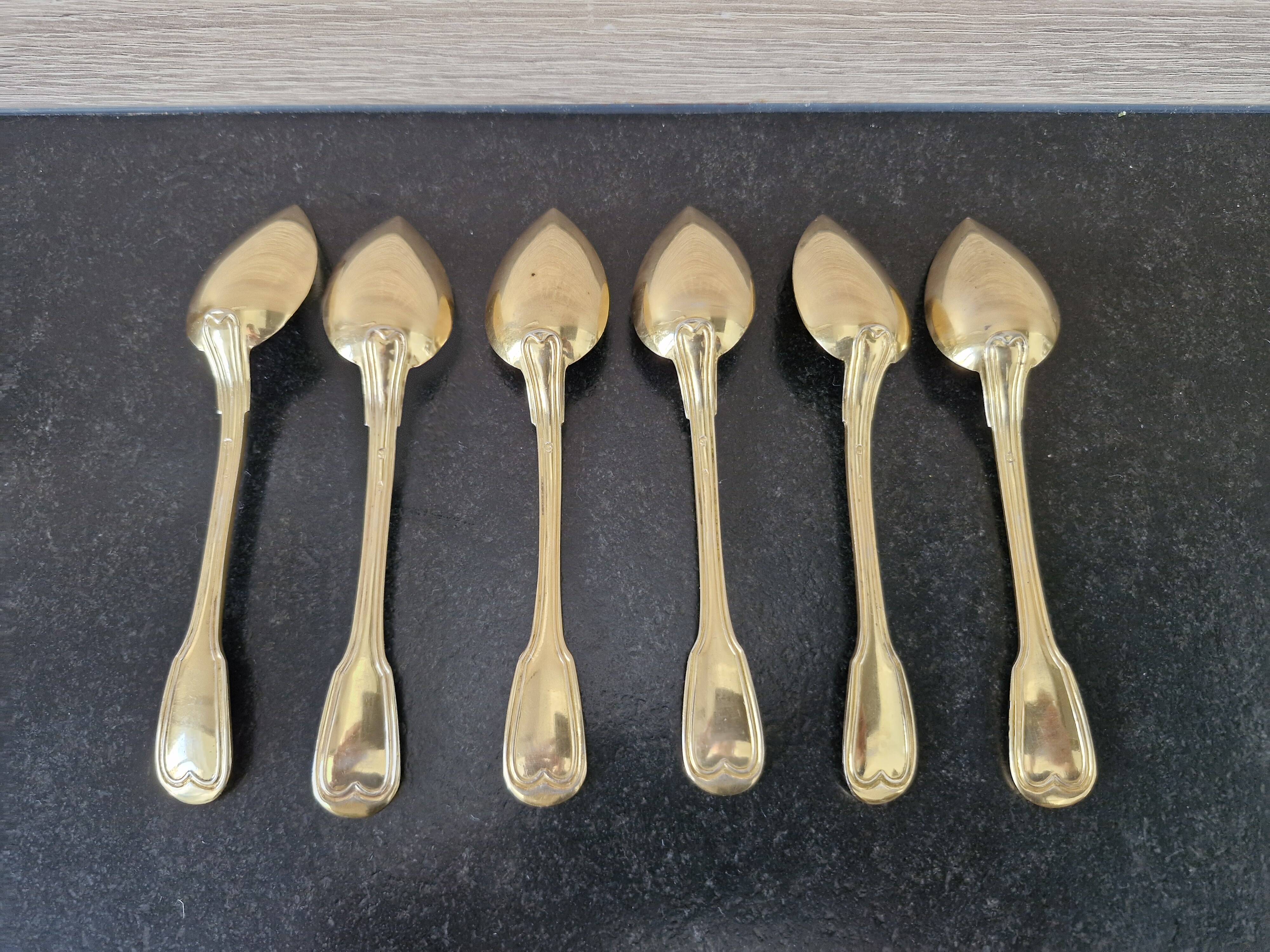 6 cuillères à café en métal doré