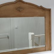 Miroir bois patiné glace biseautée vintage 76 cm x 96 cm