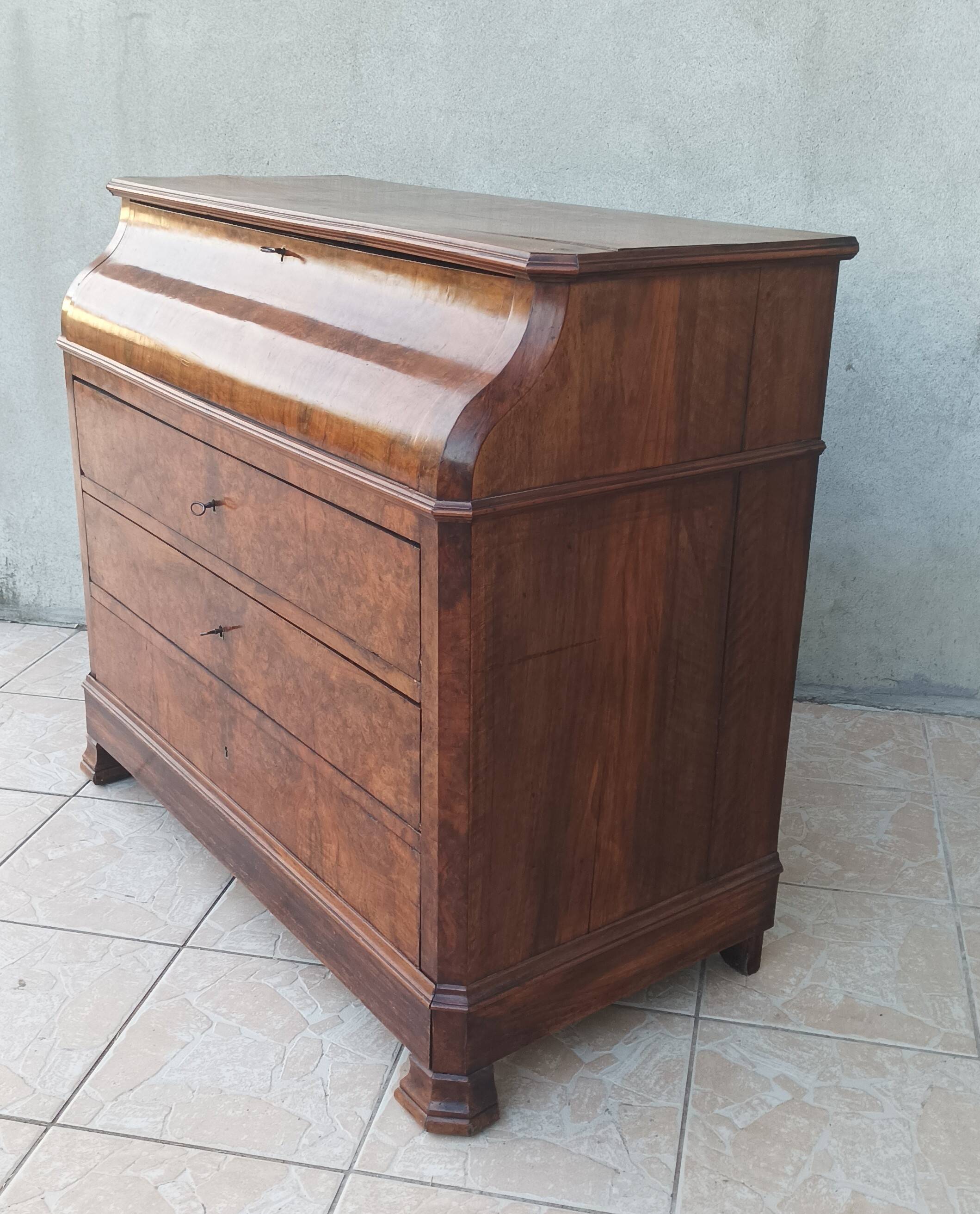 Louis Philippe walnut chest of drawers