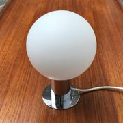 Lampe de table en chrome et verre de l'ère spatiale du milieu du siècle