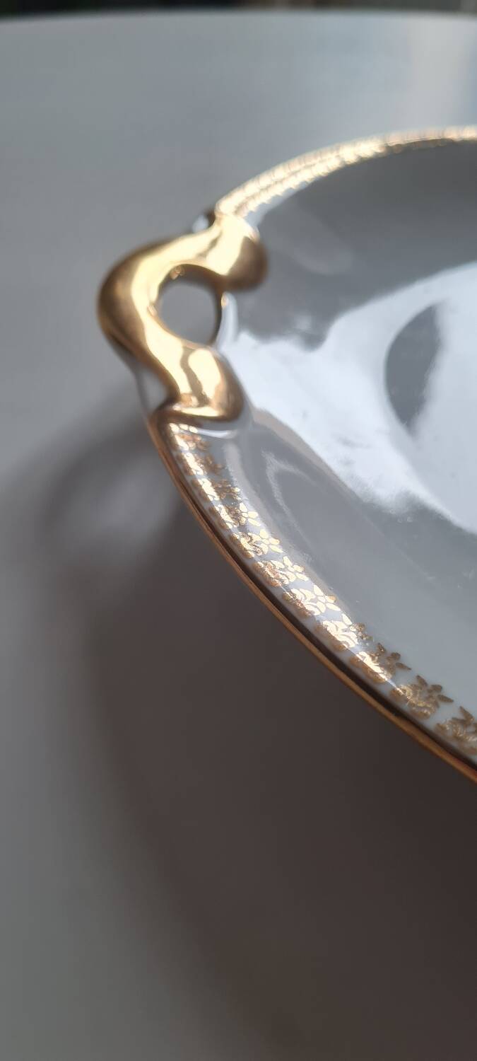 Pair of porcelain cake dishes