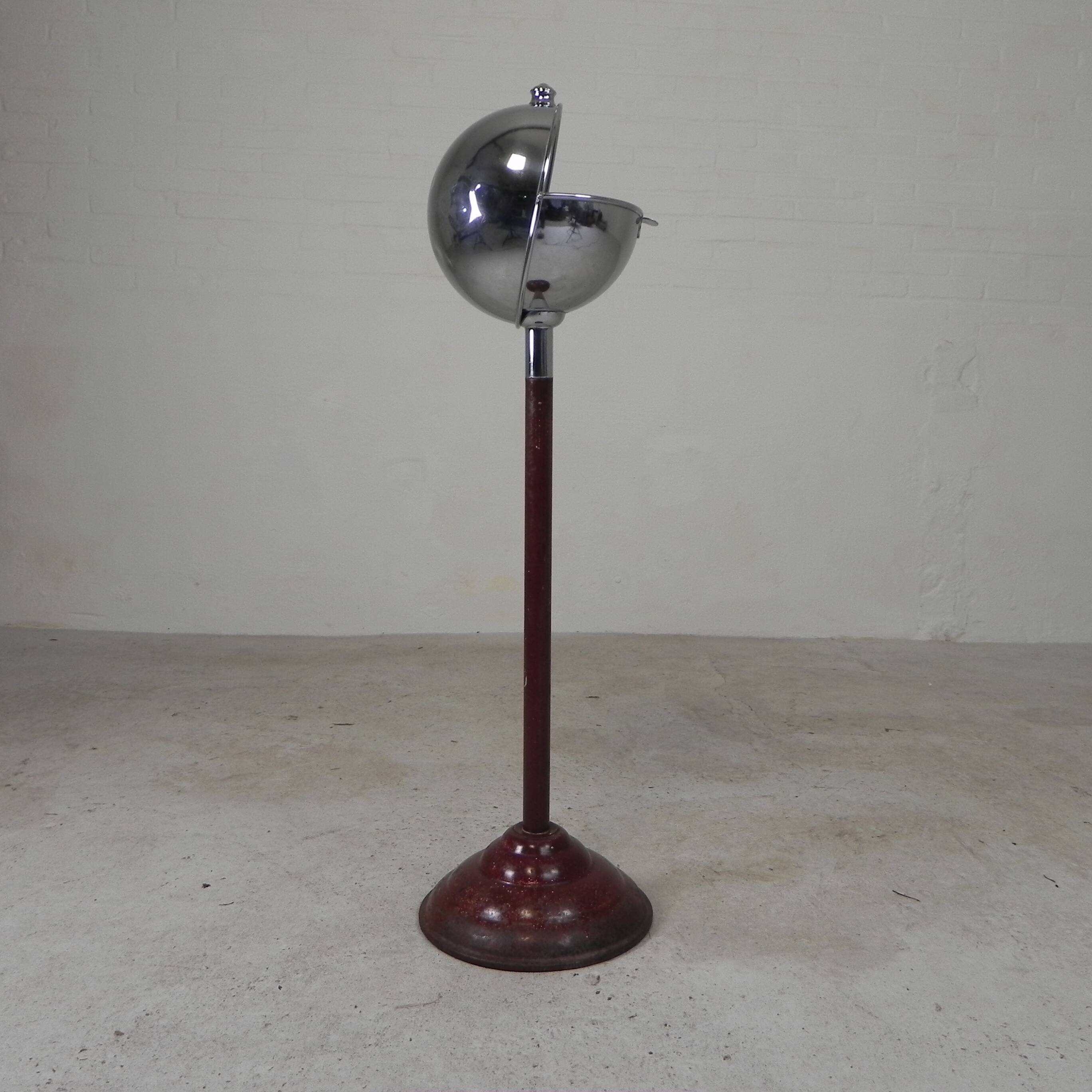 Old bistro ball, ball from a cafe for sponge, 1930s