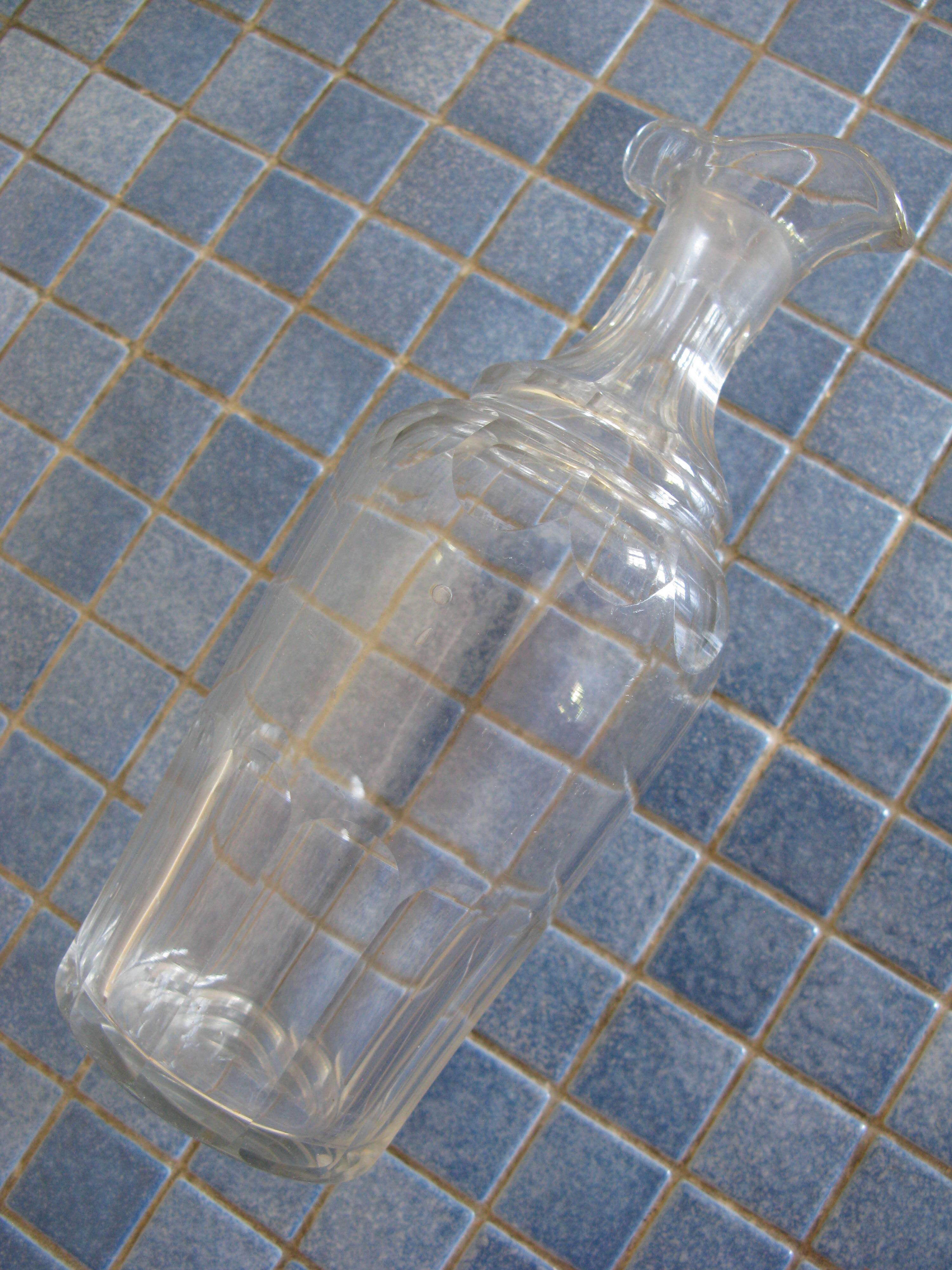 Lot de 4 carafes en verre blanc