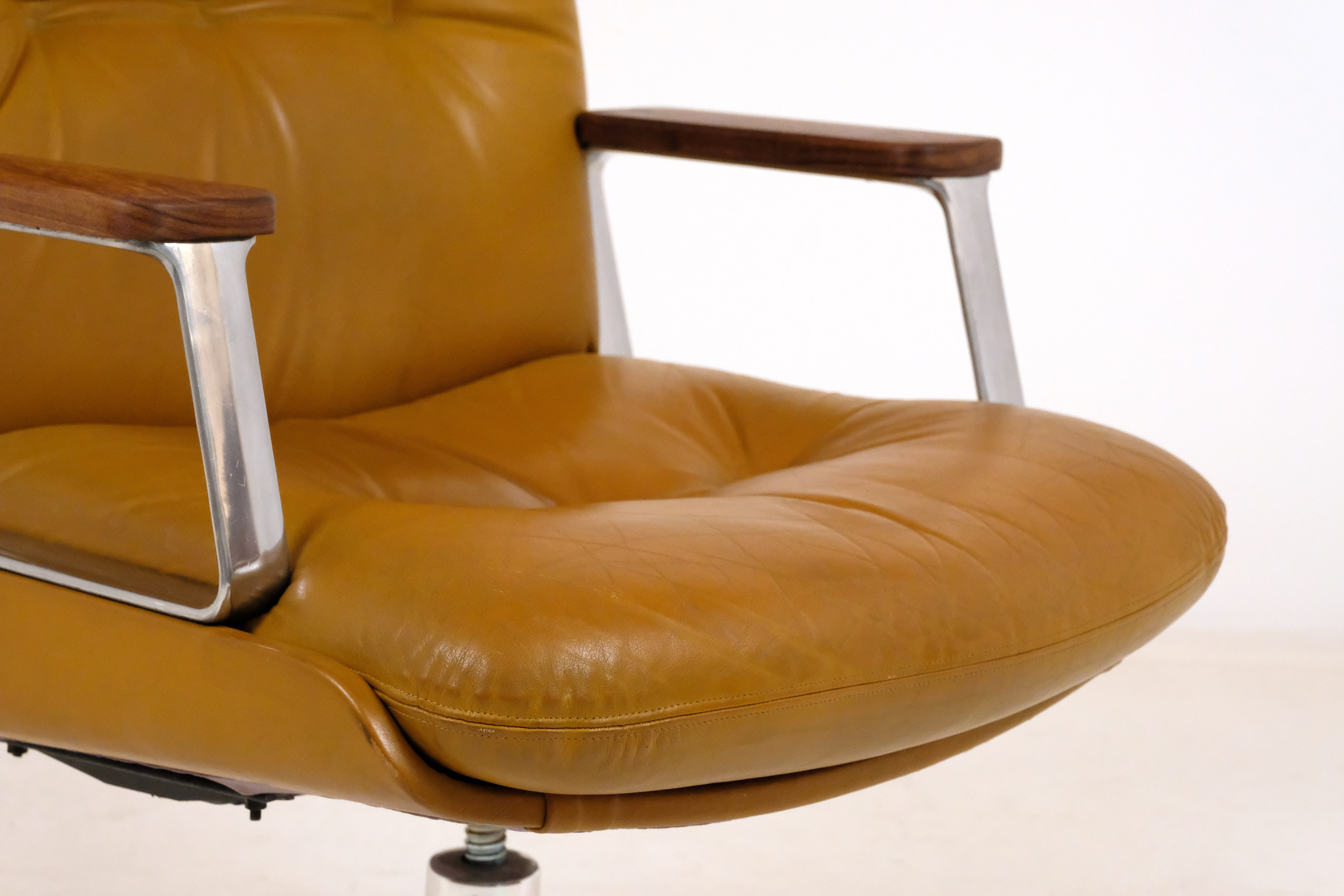 Vaghi leather, aluminium and teak office chair 1970s