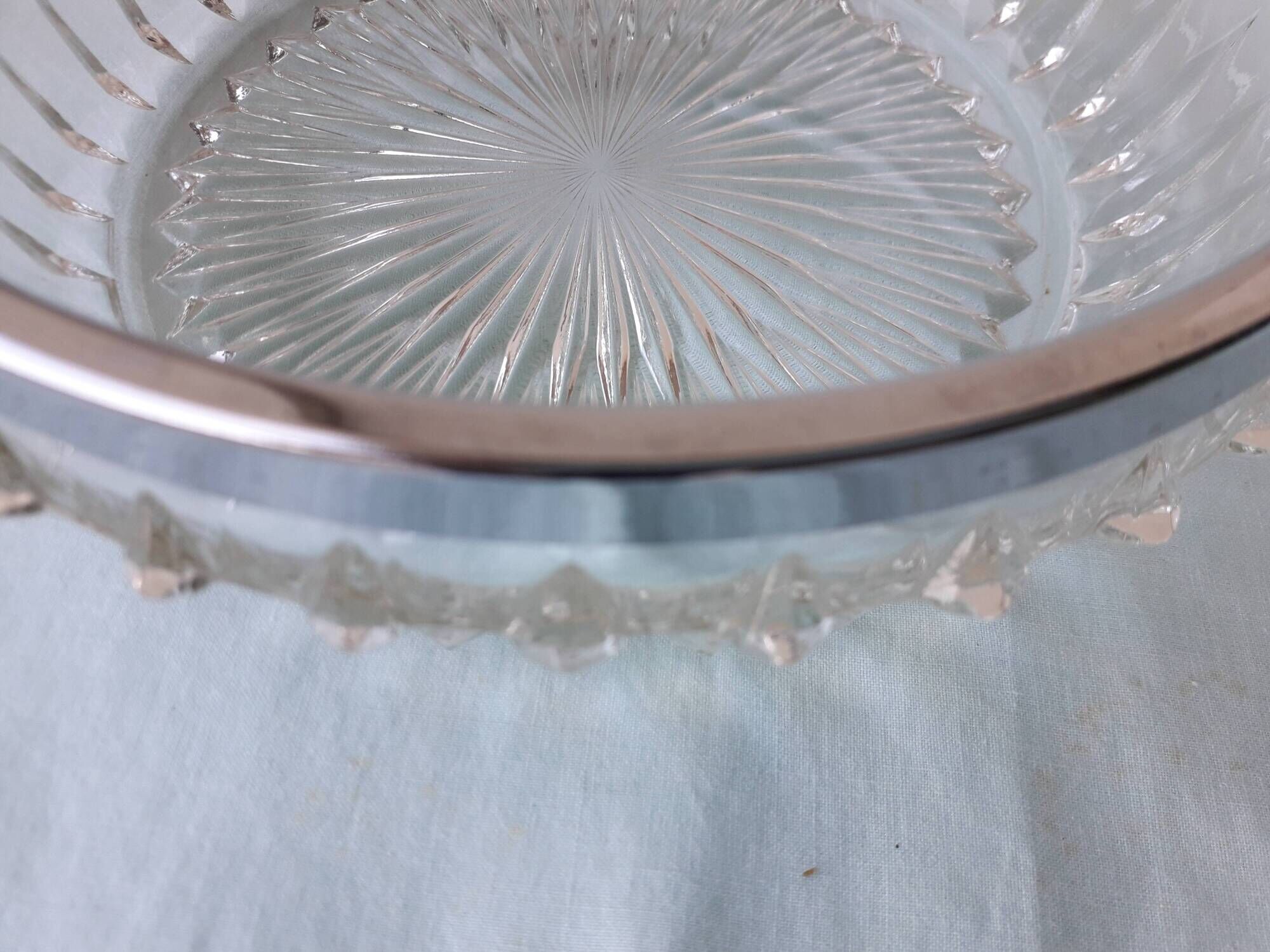 Bowl or glass dish with a metal rim