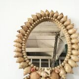Mirror, face-to-hand seashells
