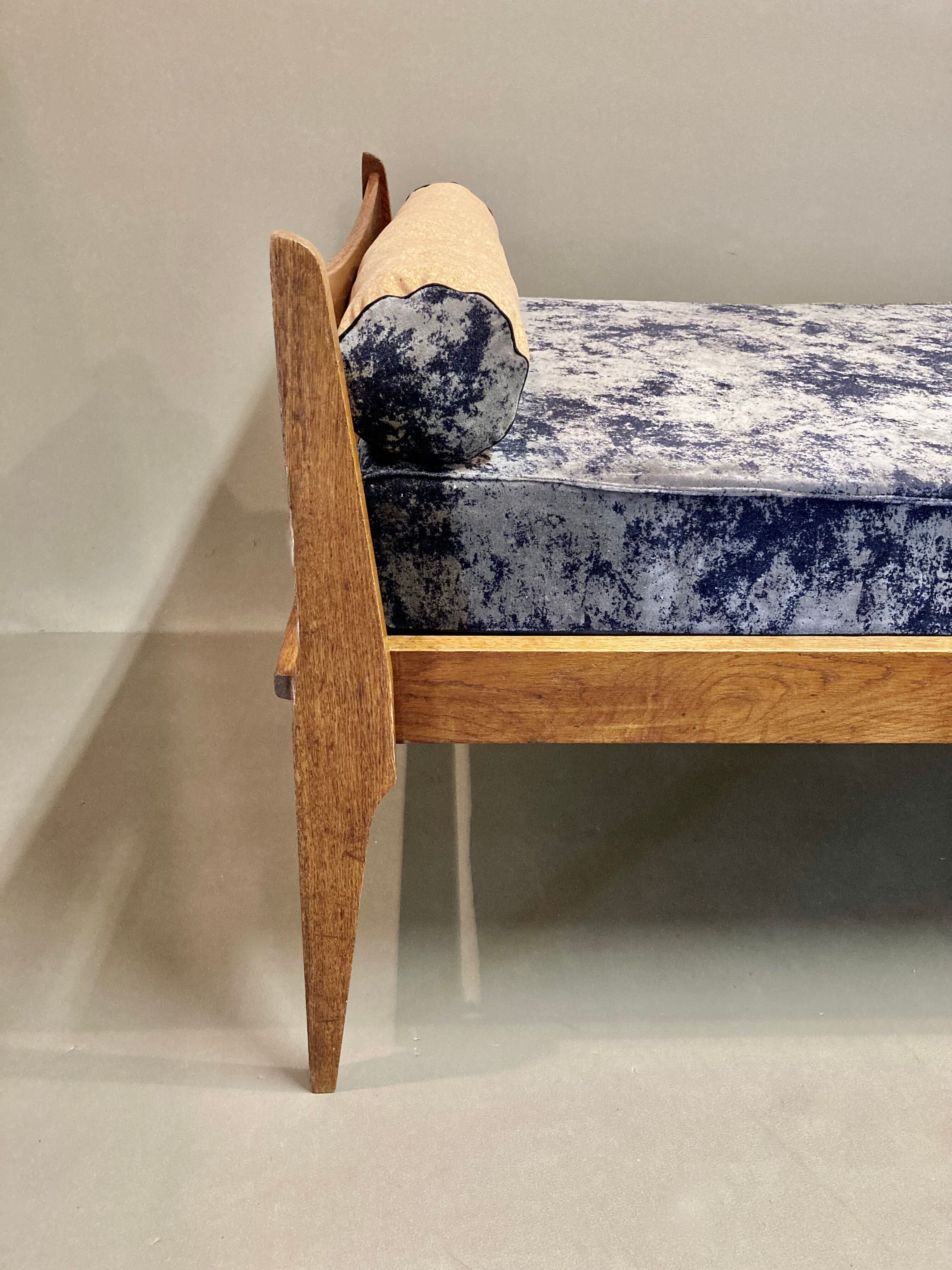 Canapé lit ou daybed velours et liège gris 1950