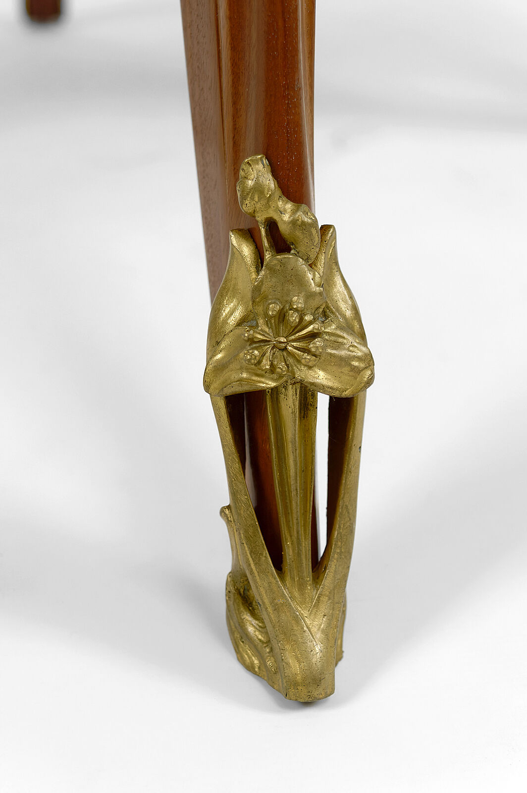 Pedestal table "Olga" by Louis Majorelle in mahogany, France, circa 1900