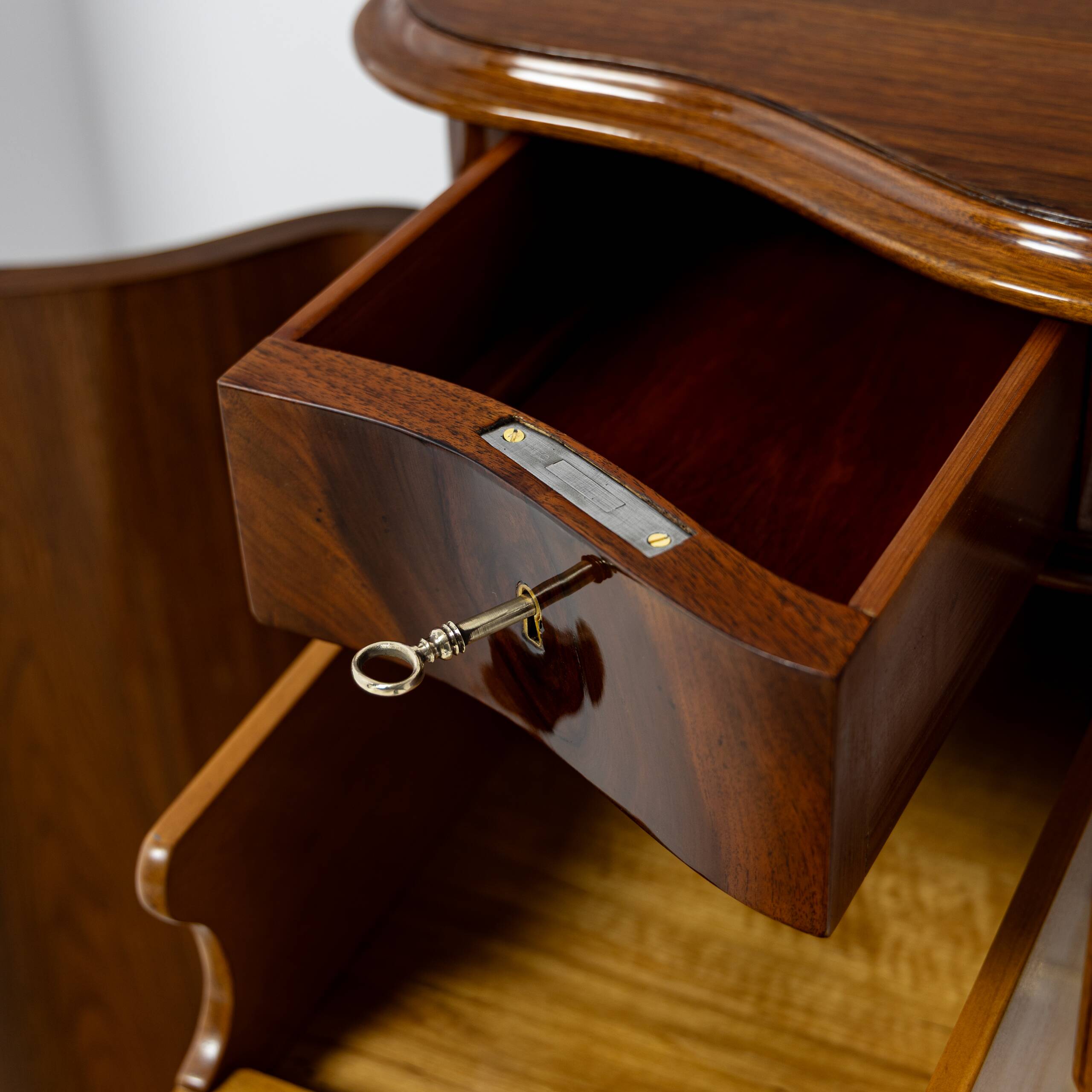 Small lady's desk Louis-Philippe in walnut 1840-1860