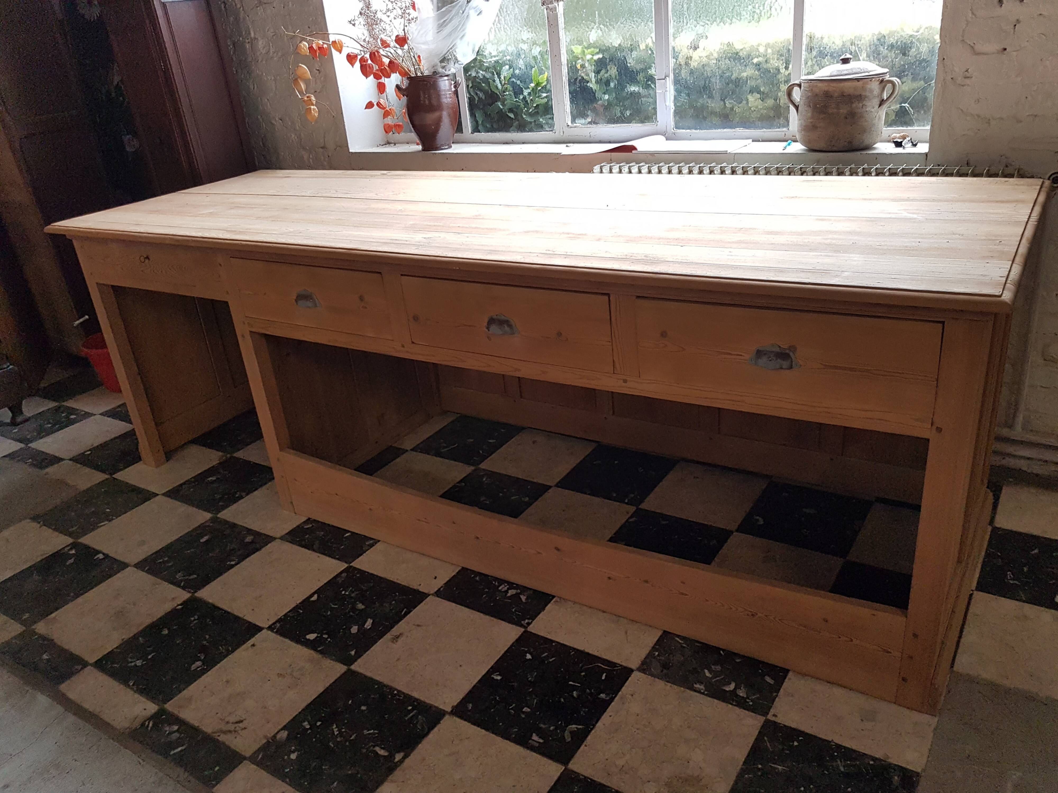 Former industrial trade counter