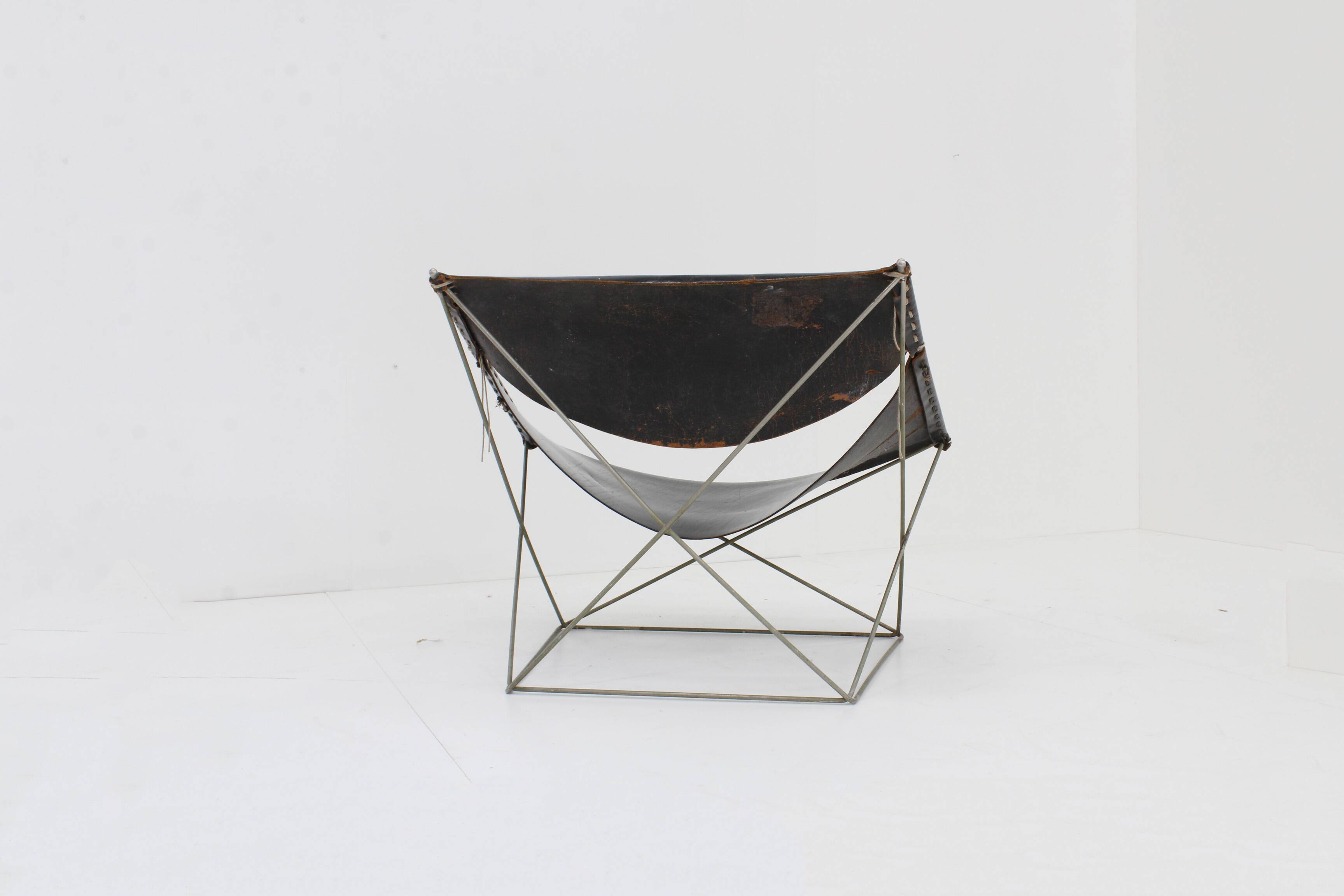 Chaise longue papillon Artifort F675