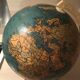 Globe terrestre ancien pied en bois