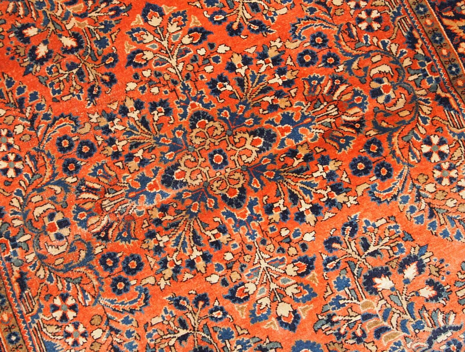 Handmade antique Persian Sarouk rug 3.3' x 5.4' (100cm x 164cm) 1920s - 1B695