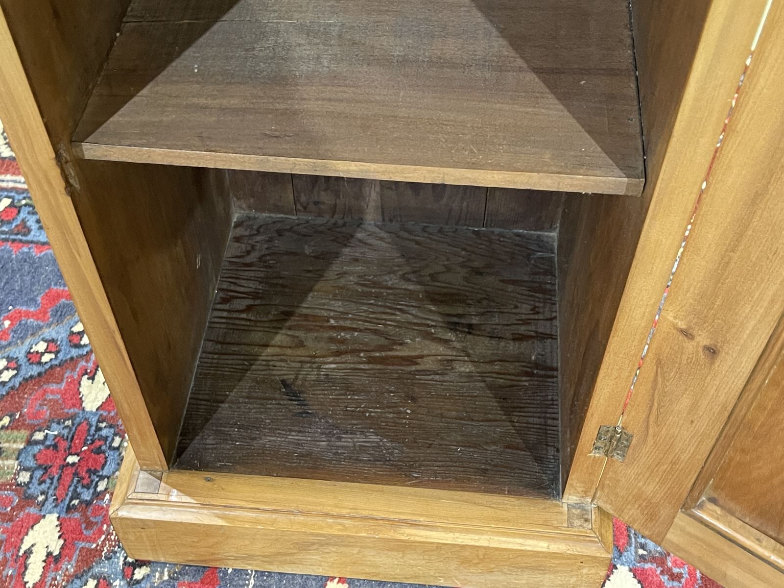 English bedside in satin wood from the 1930s