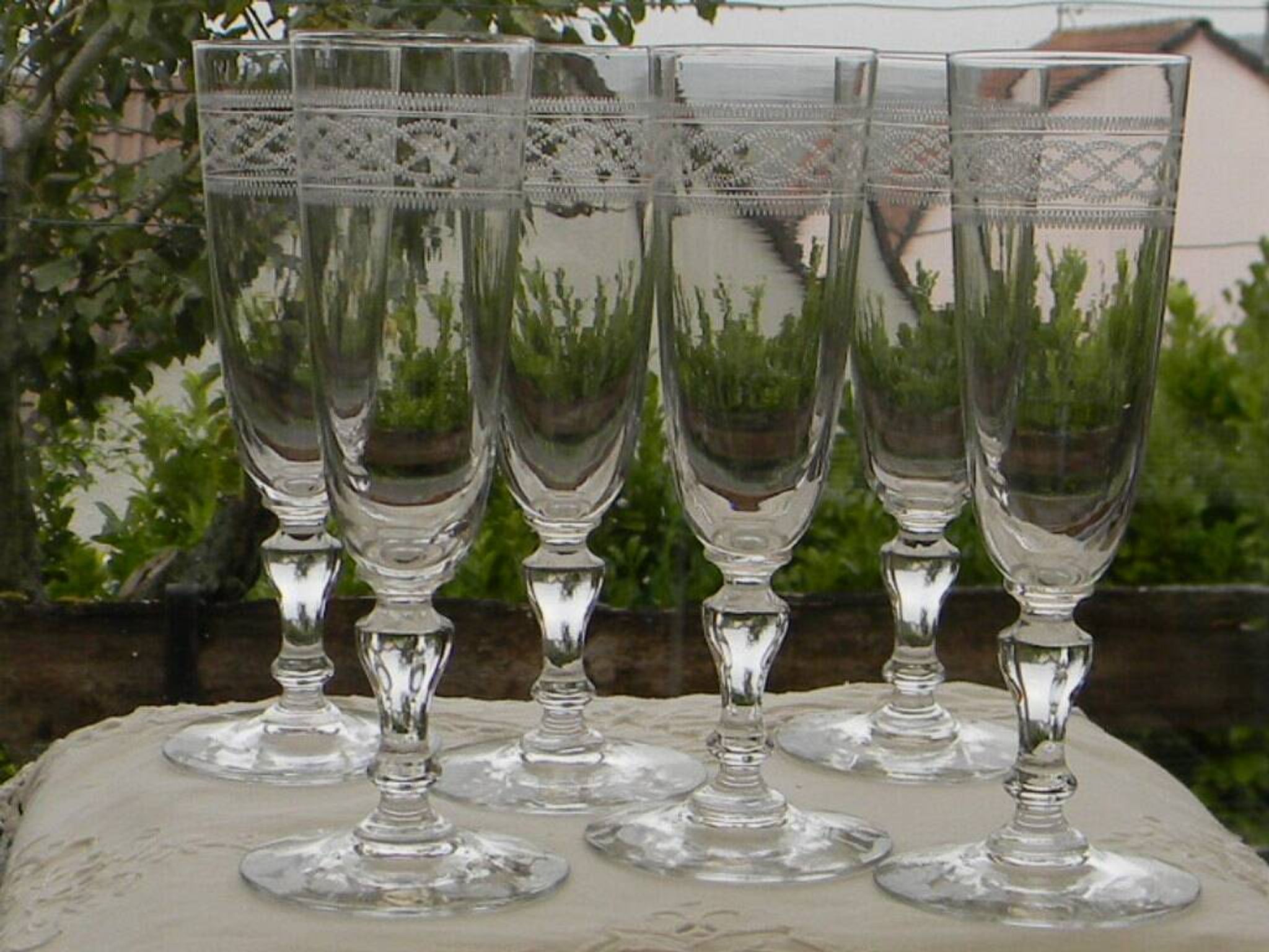 Set of 6 antique crystal champagne flutes. Engraved frieze.