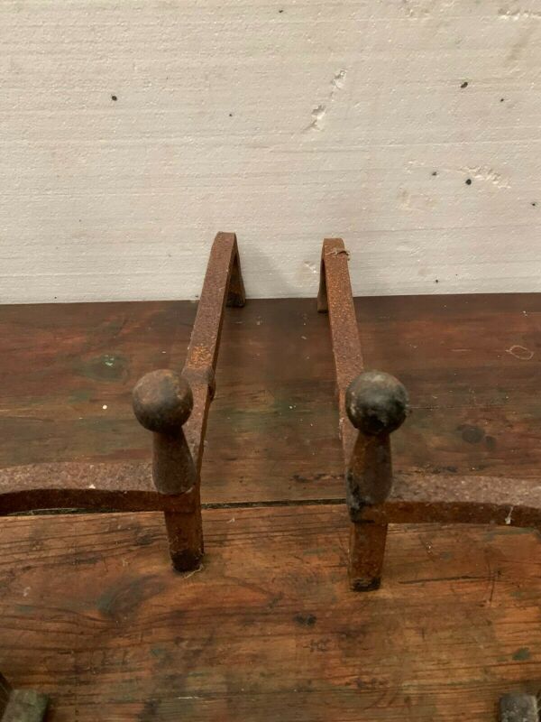 Paire de chenets en bronze ciselé XX siècle