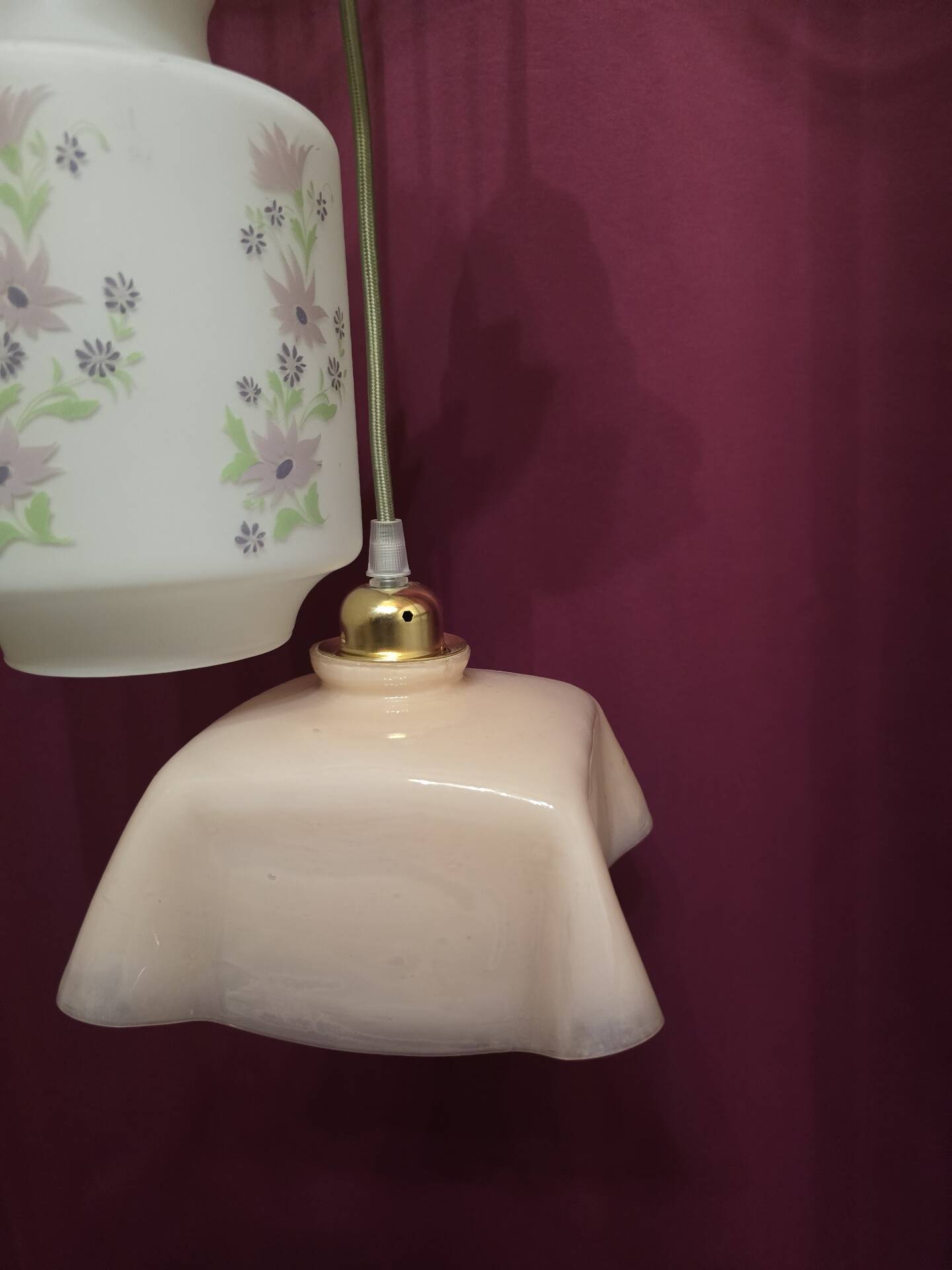 Vintage 3-light suspension, glass and opaline.