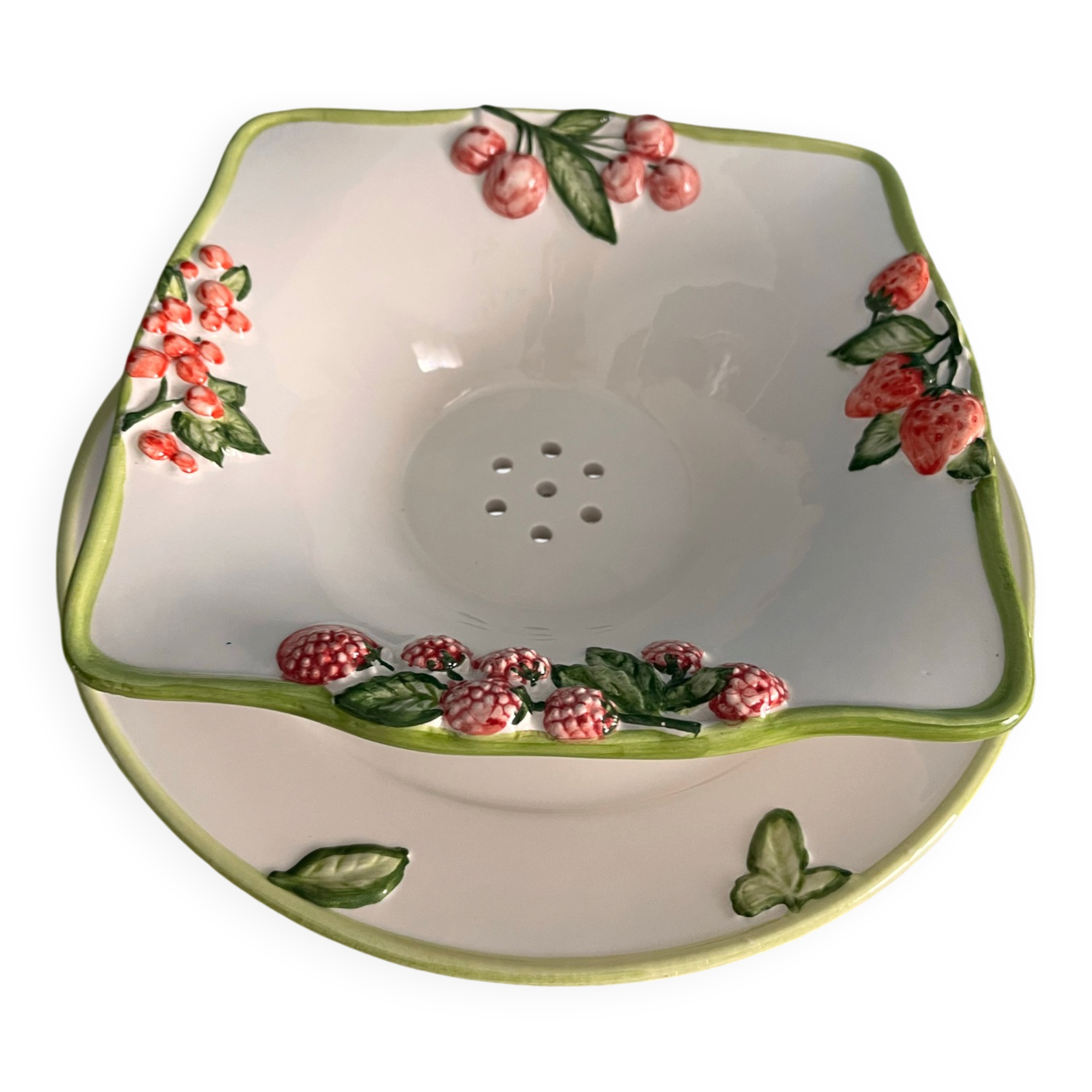 Fruit drainer in earthenware and its Silea plate